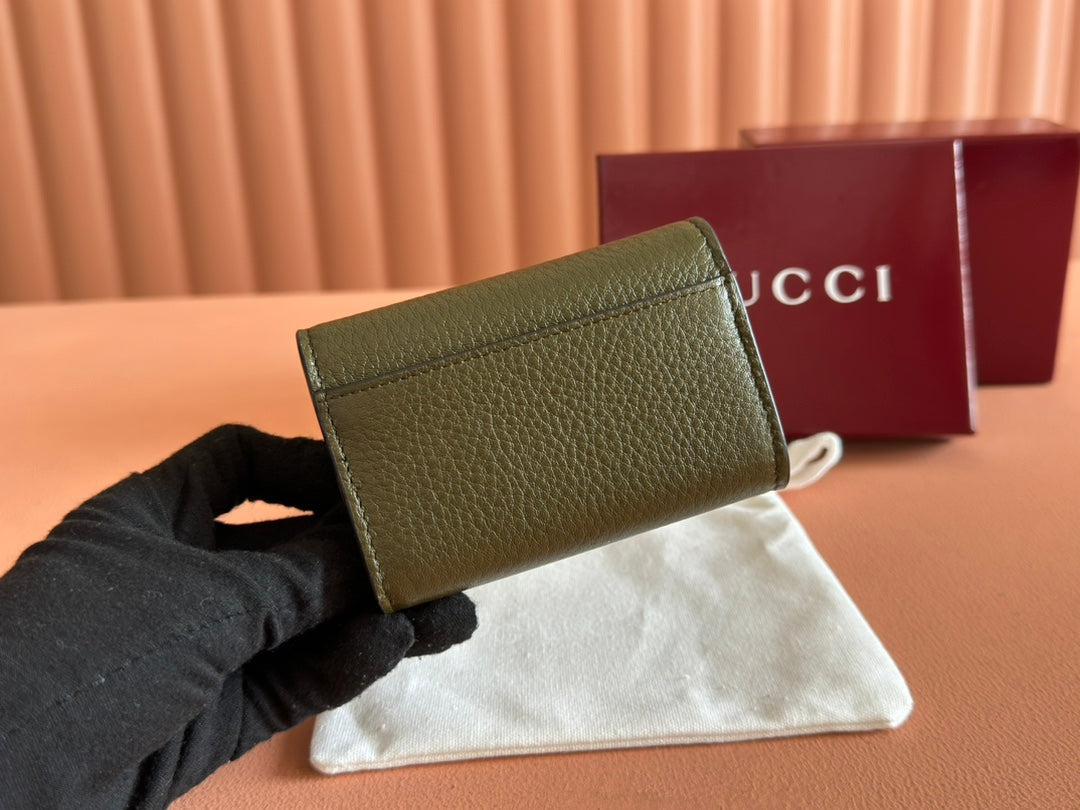 Softbit Card Case 10.5 In  Green Grainy Calfskin Gold Hardware