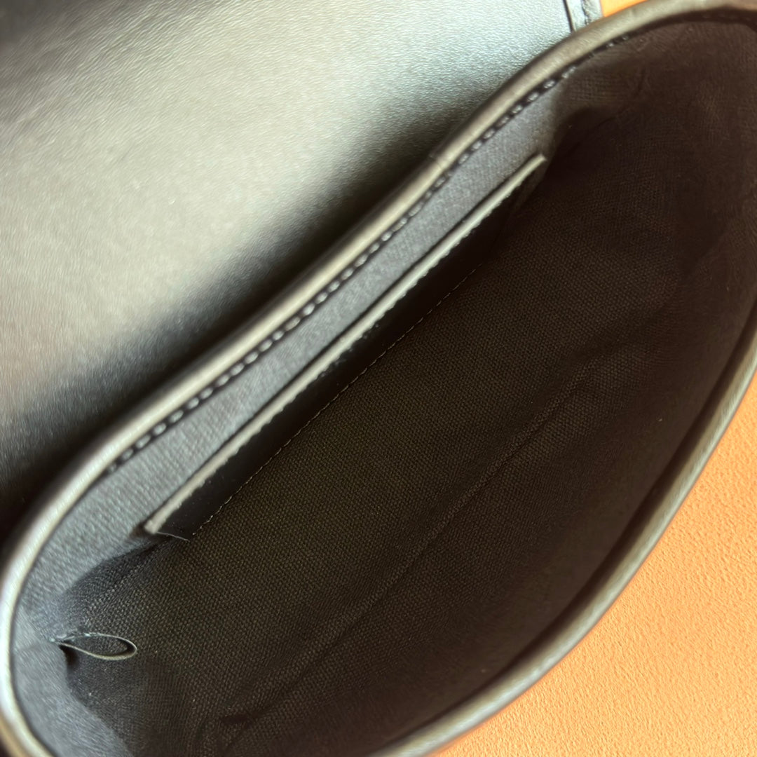 GG Emblem Medium Shoulder Bag Black Embossed Cowhide