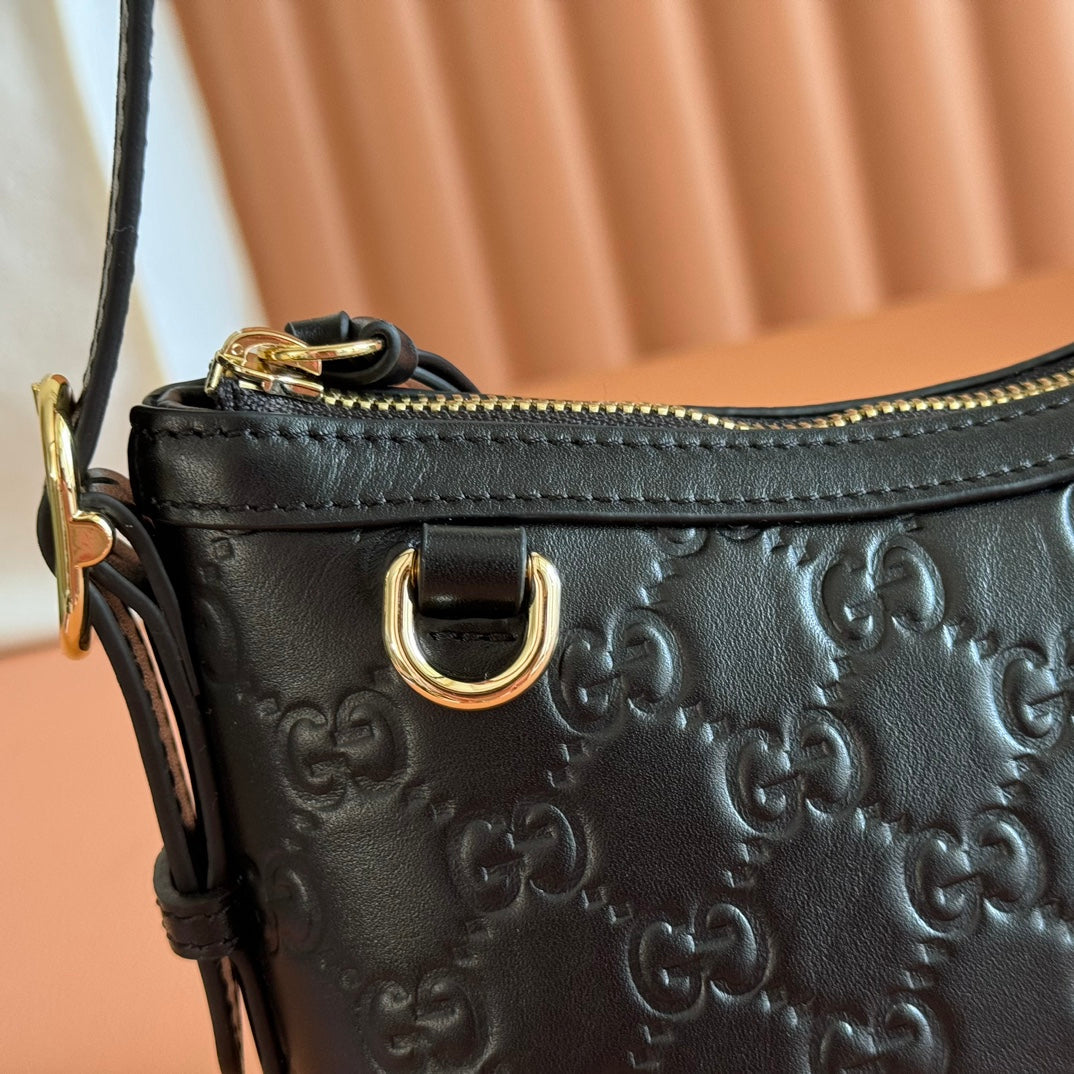 GG Emblem Shoulder Bag Black Embossed Cowhide