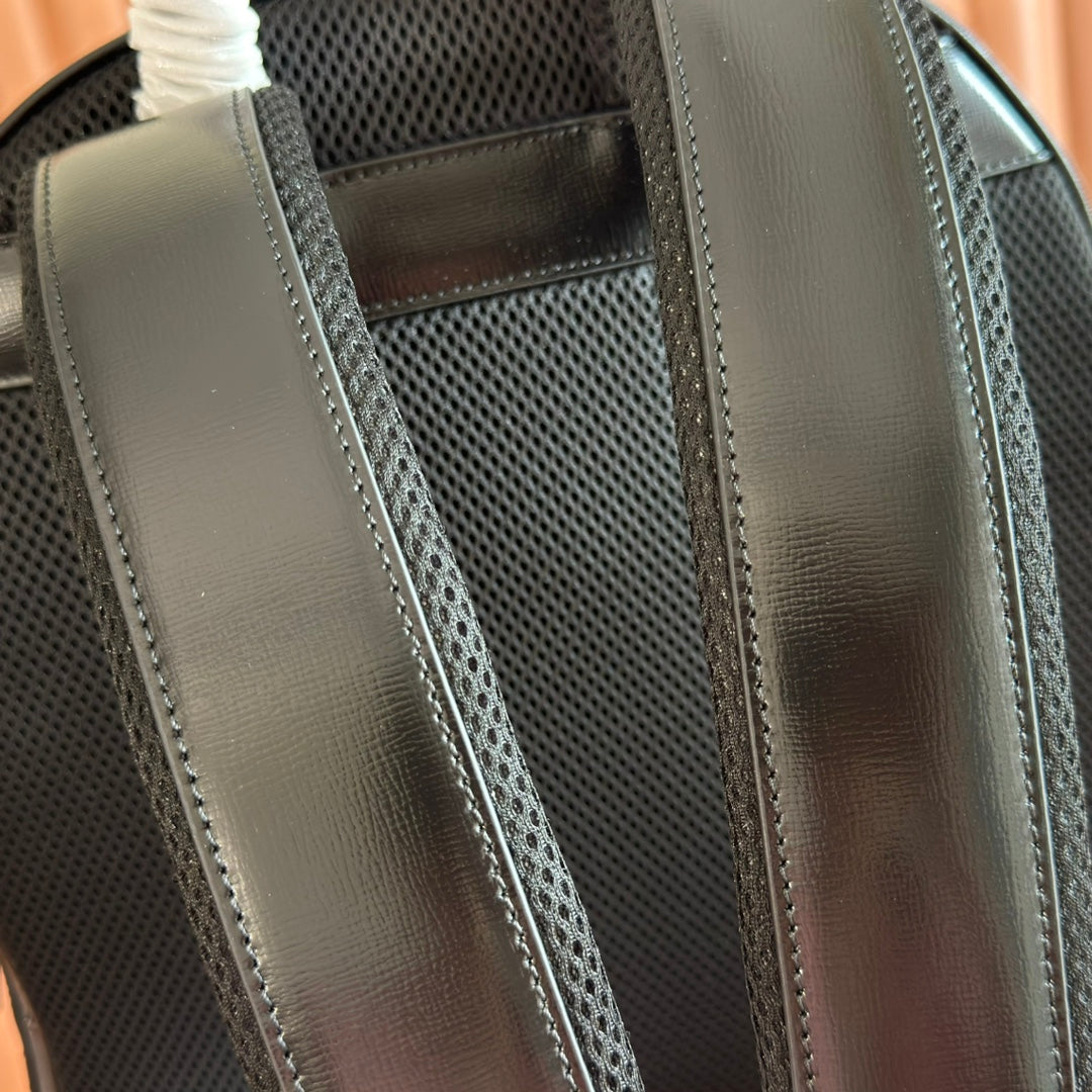 Gucci Interlocking G Backpack in Black GG Supreme Canvas Leather 273684
