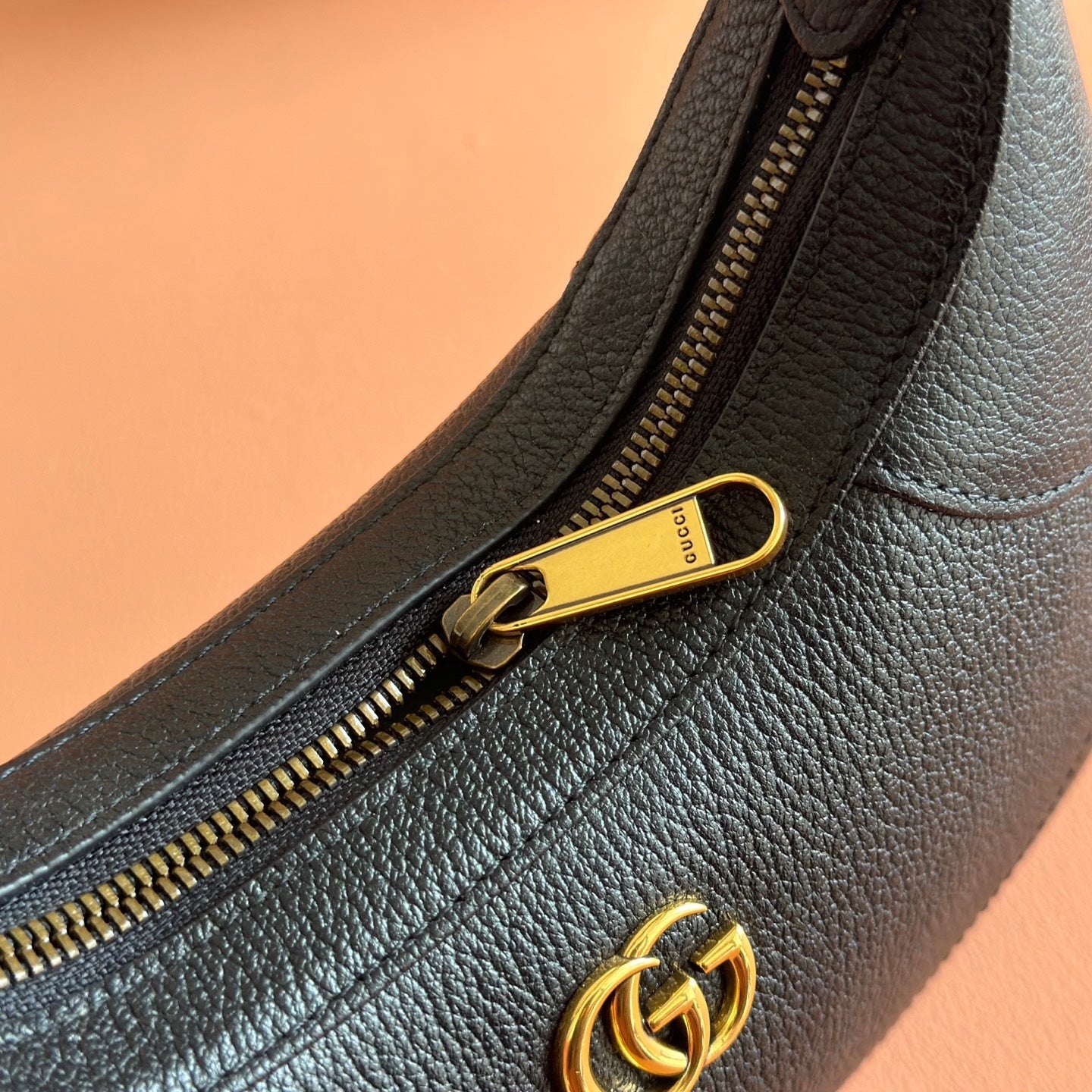 GG Aphrodite Shoulder Bag Black Cowhide