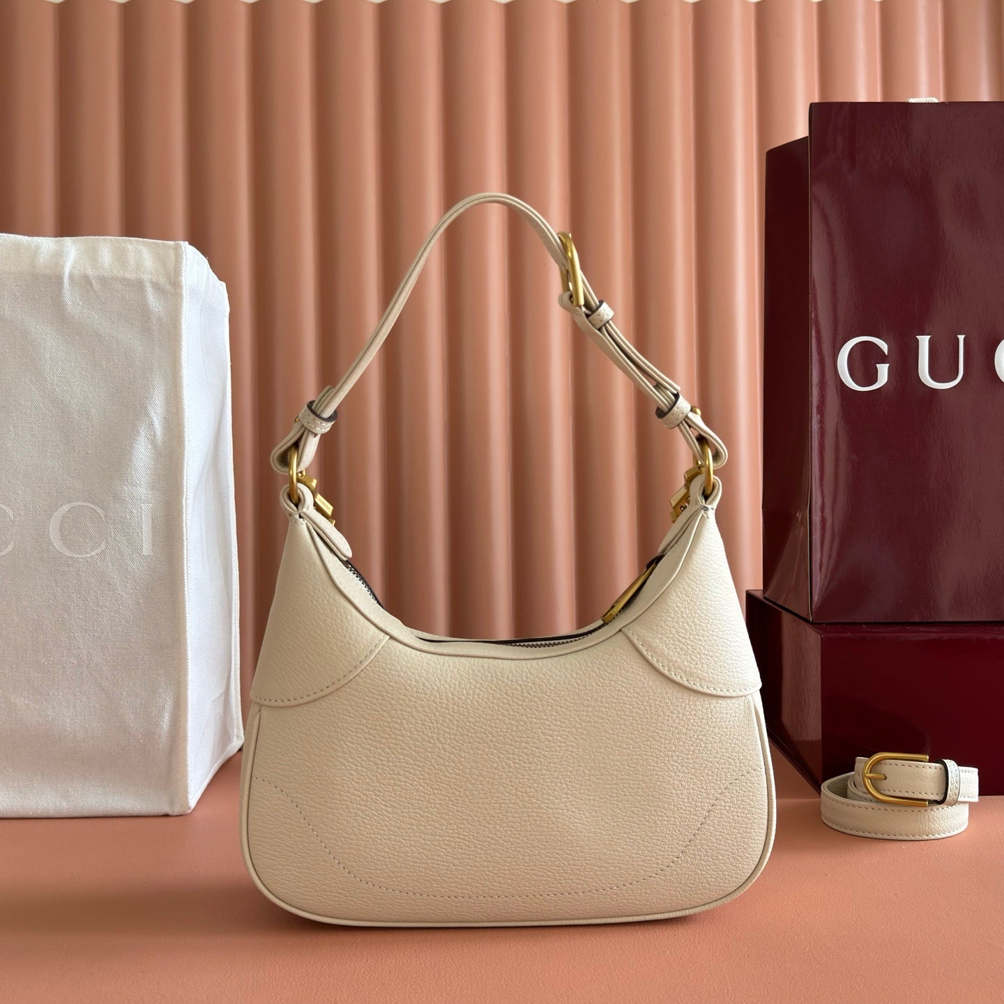 GG Aphrodite Shoulder Bag Cream Cowhide