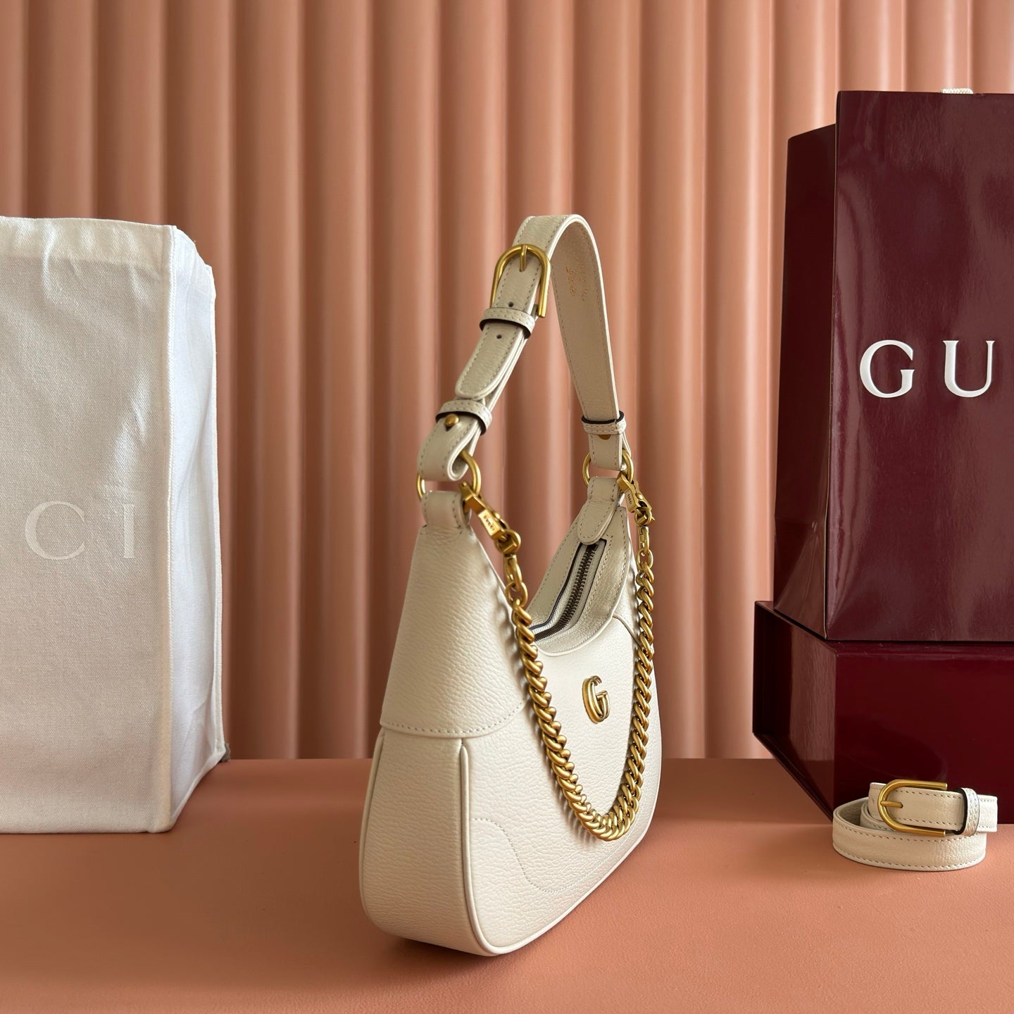 GG Aphrodite Shoulder Bag Cream Cowhide