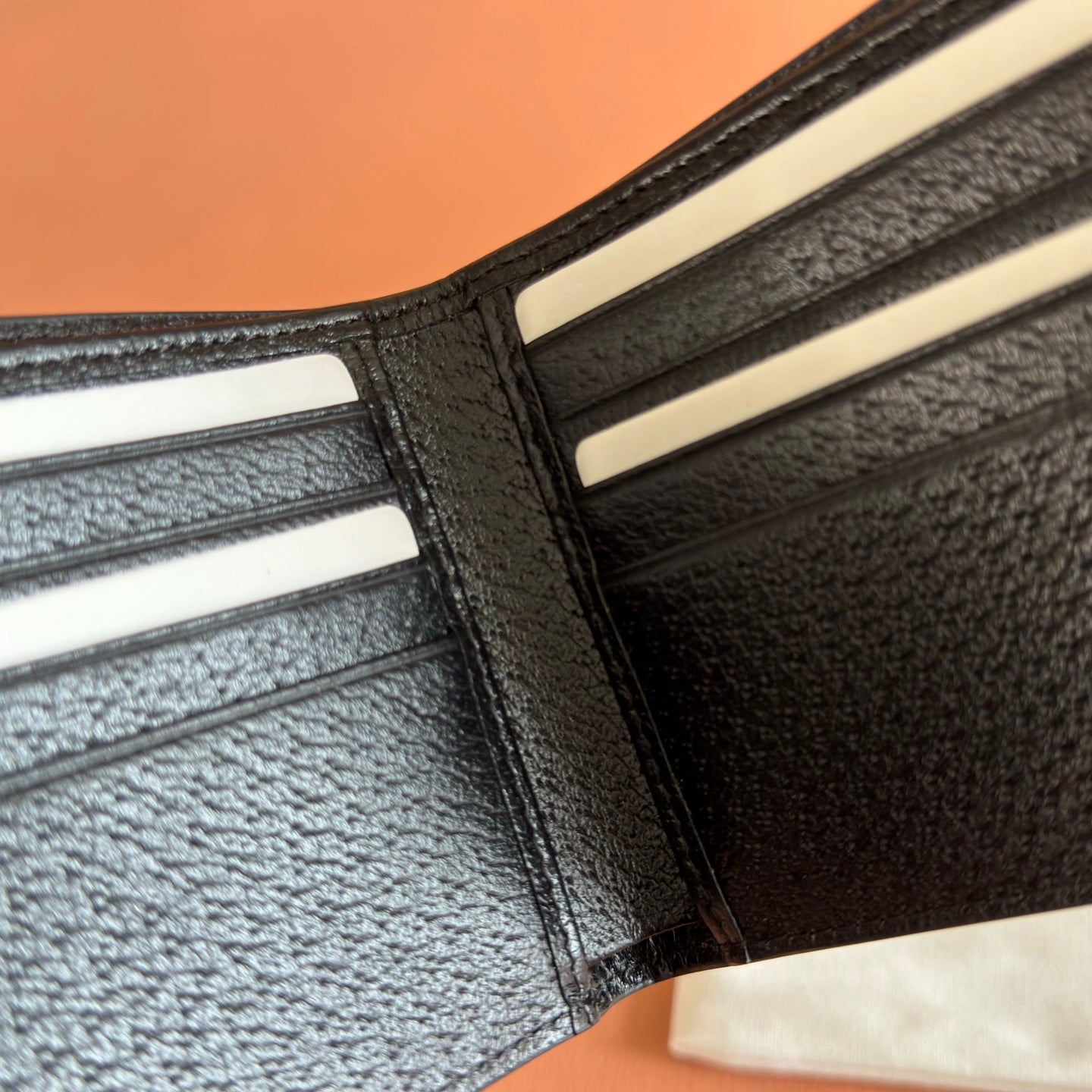 GG Marmont Bi-Fold Wallet Black Pebbled Leather