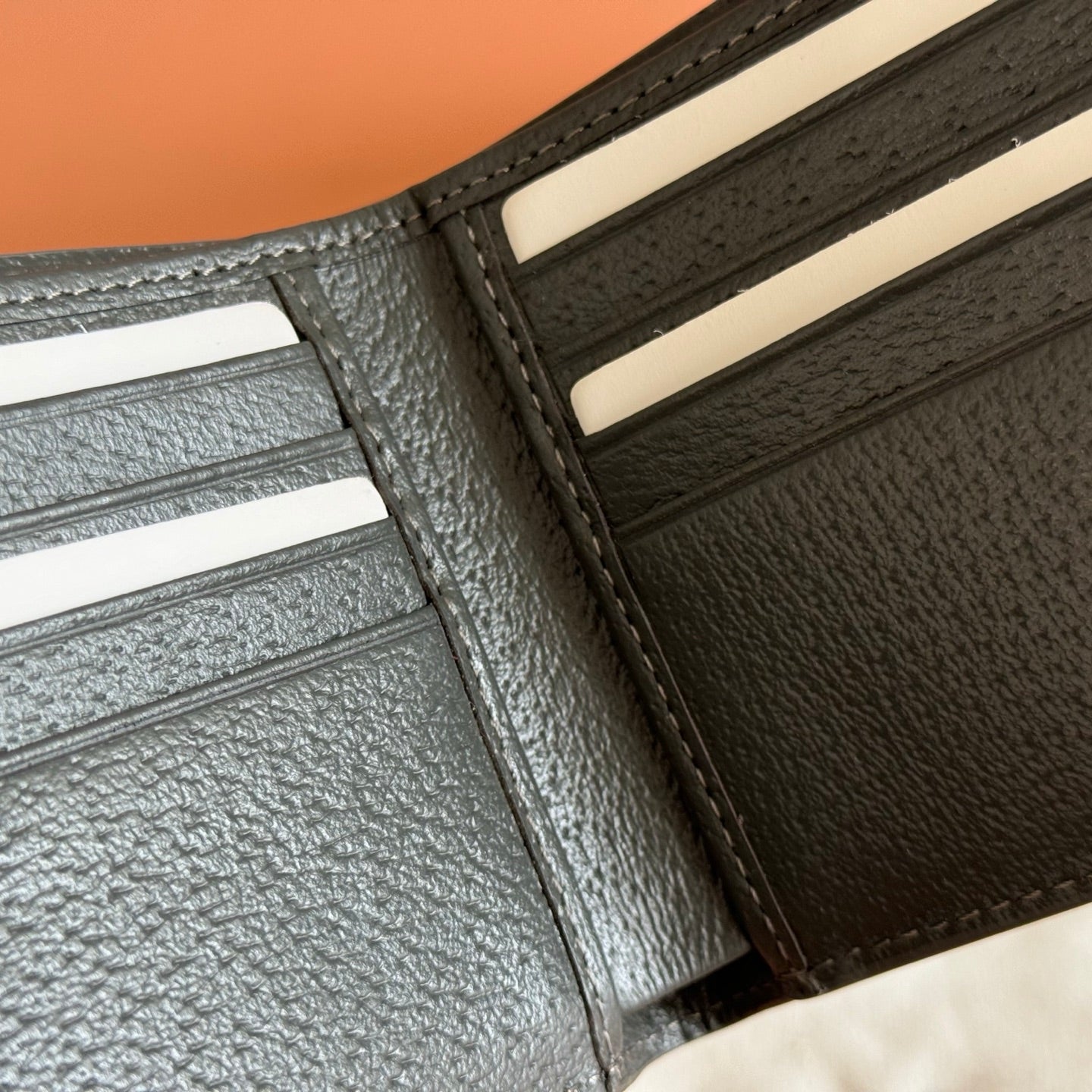 GG Marmont Bi-Fold Wallet Dark Grey Pebbled Leather