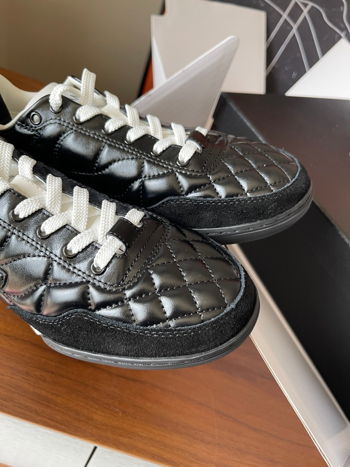 CC 26ss Low-Top Sneaker Black Leather 623159