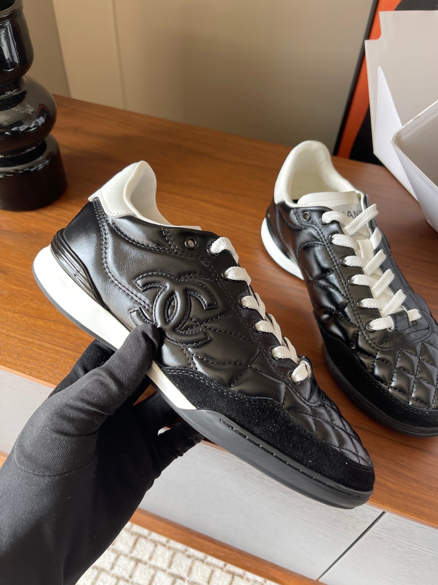 CC 26ss Low-Top Sneaker Black Leather 623159