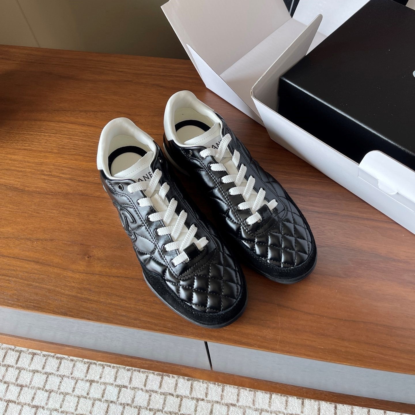 CC 26ss Low-Top Sneaker Black Leather 623159