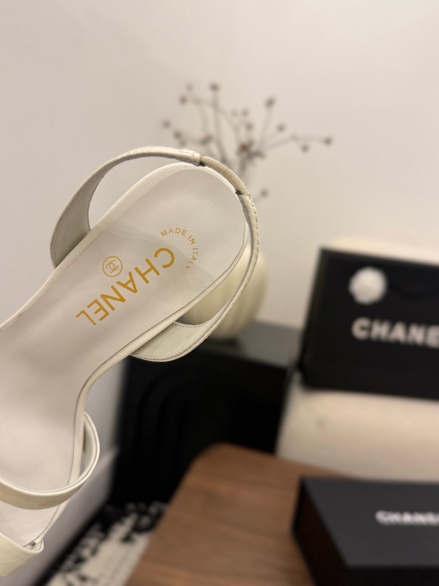 CC 26s Sandals 80 White Sheepskin 183528
