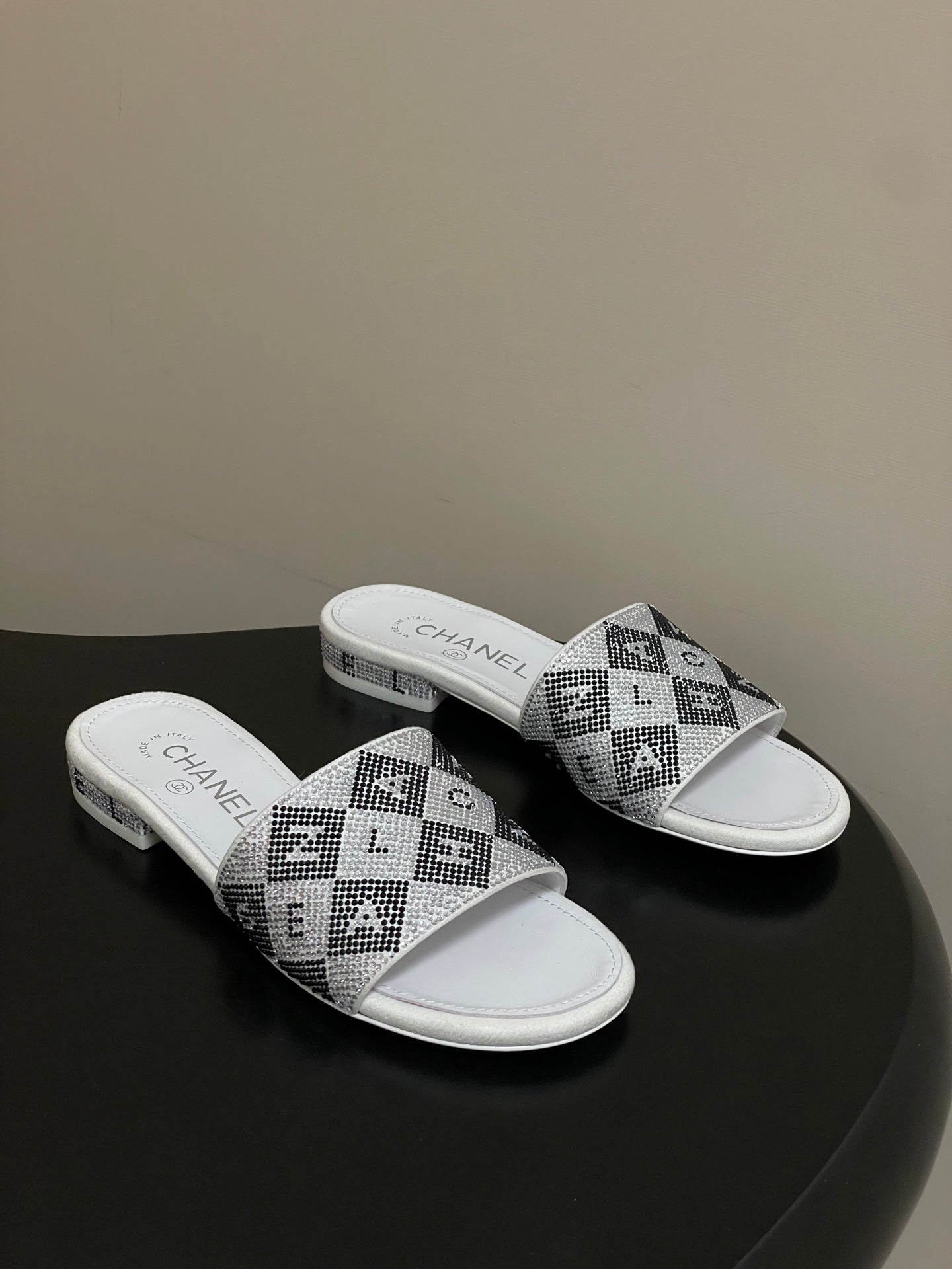 CC 26s Flat Sandals White Sheepskin Rhinestones 649521