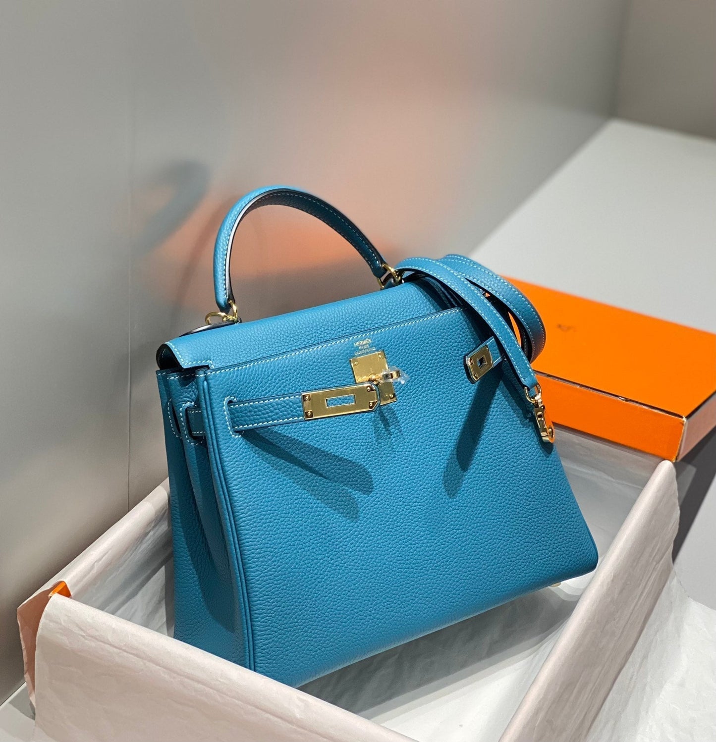 HM KELLY 28CM BLUE SKY TOGO GOLD HARDWARE