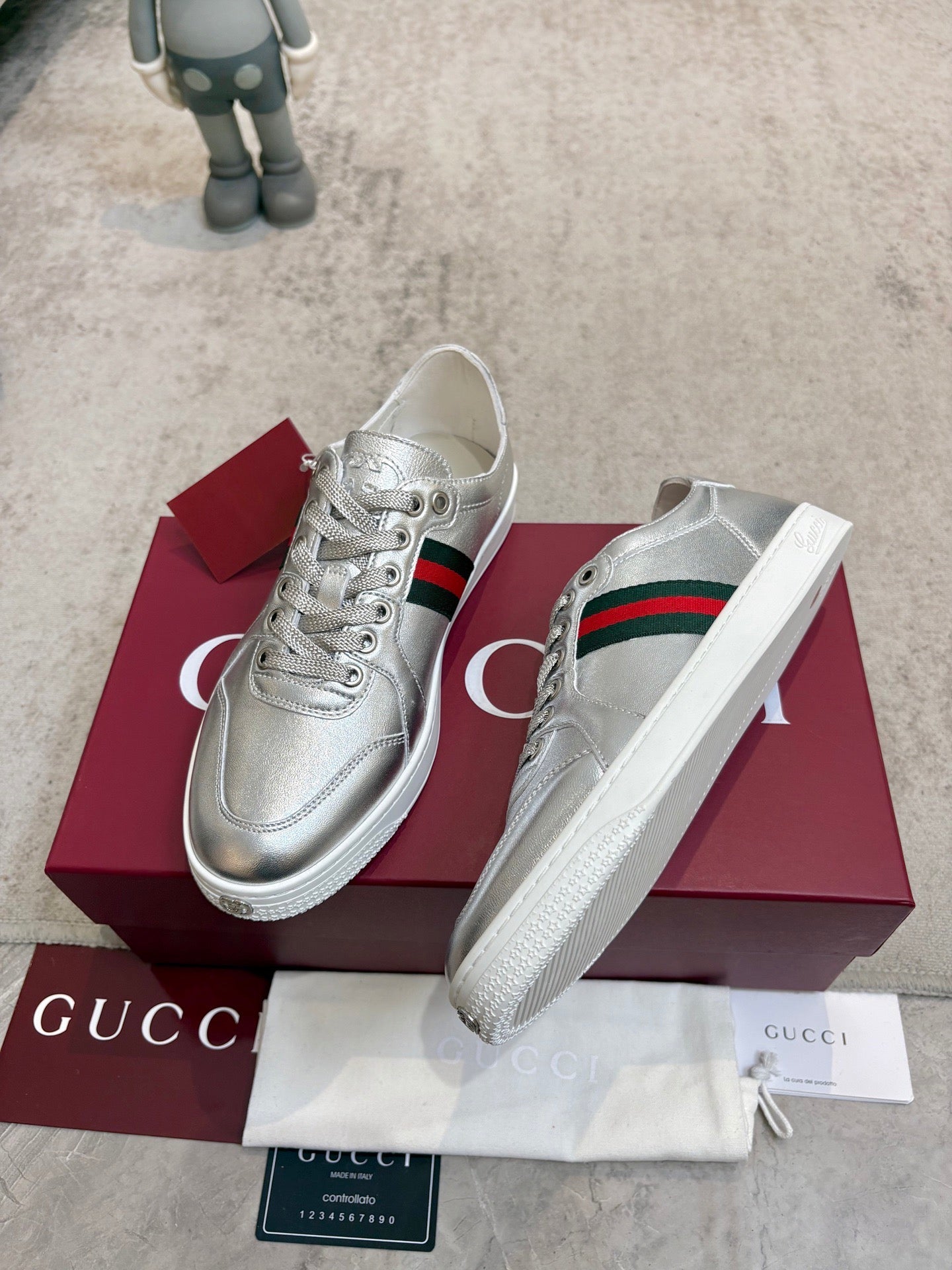 GG Stretch Low-Top Trainers Metallic Silver Leather 824432