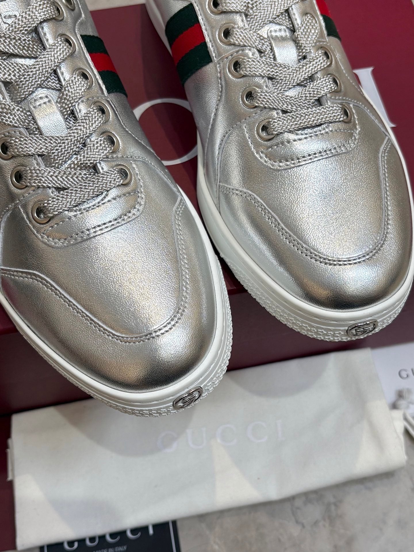 GG Stretch Low-Top Trainers Metallic Silver Leather 824432