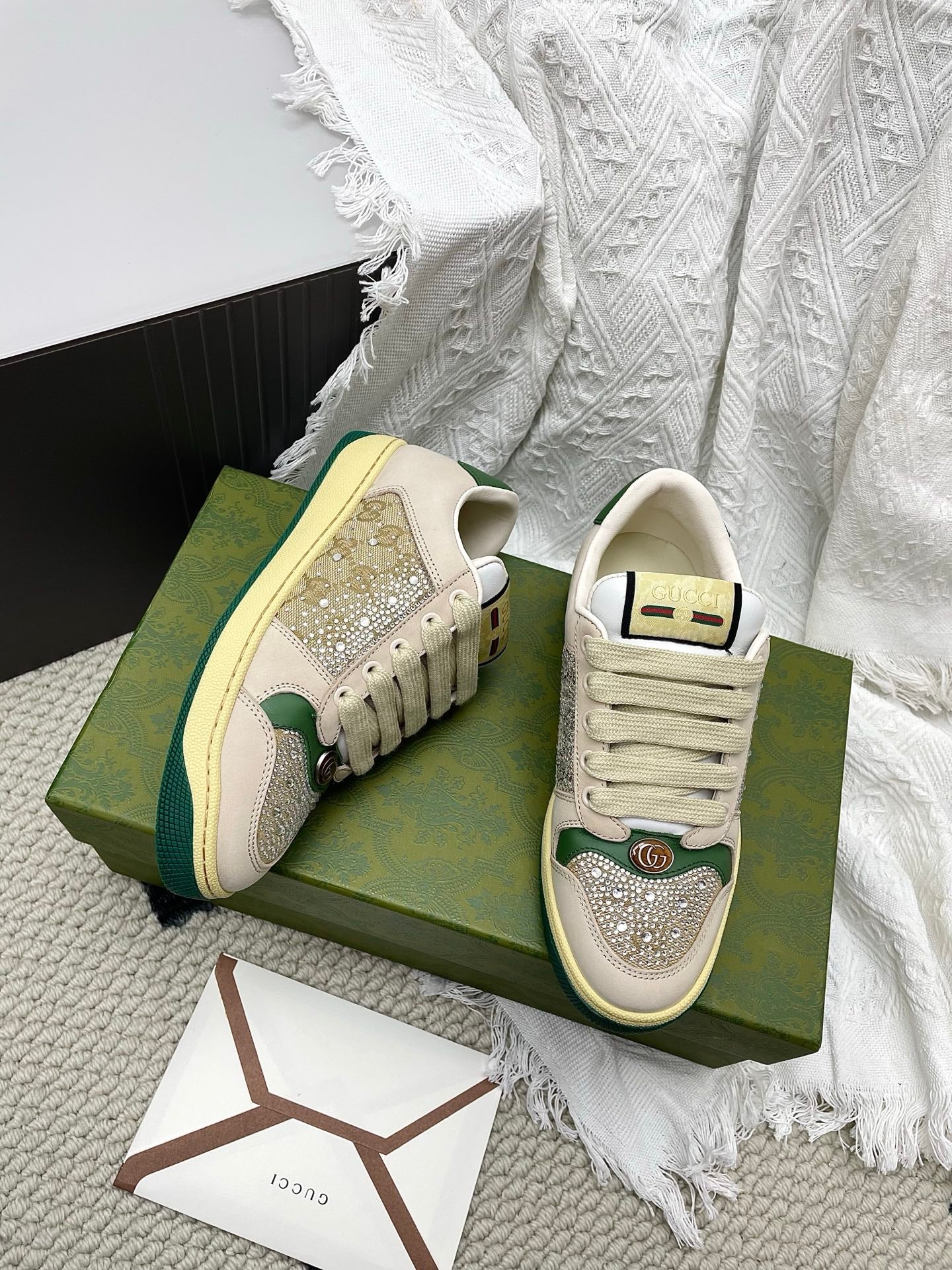 GG Women's Crystal Screener Sneaker Ivory Teal Green Leather 611295