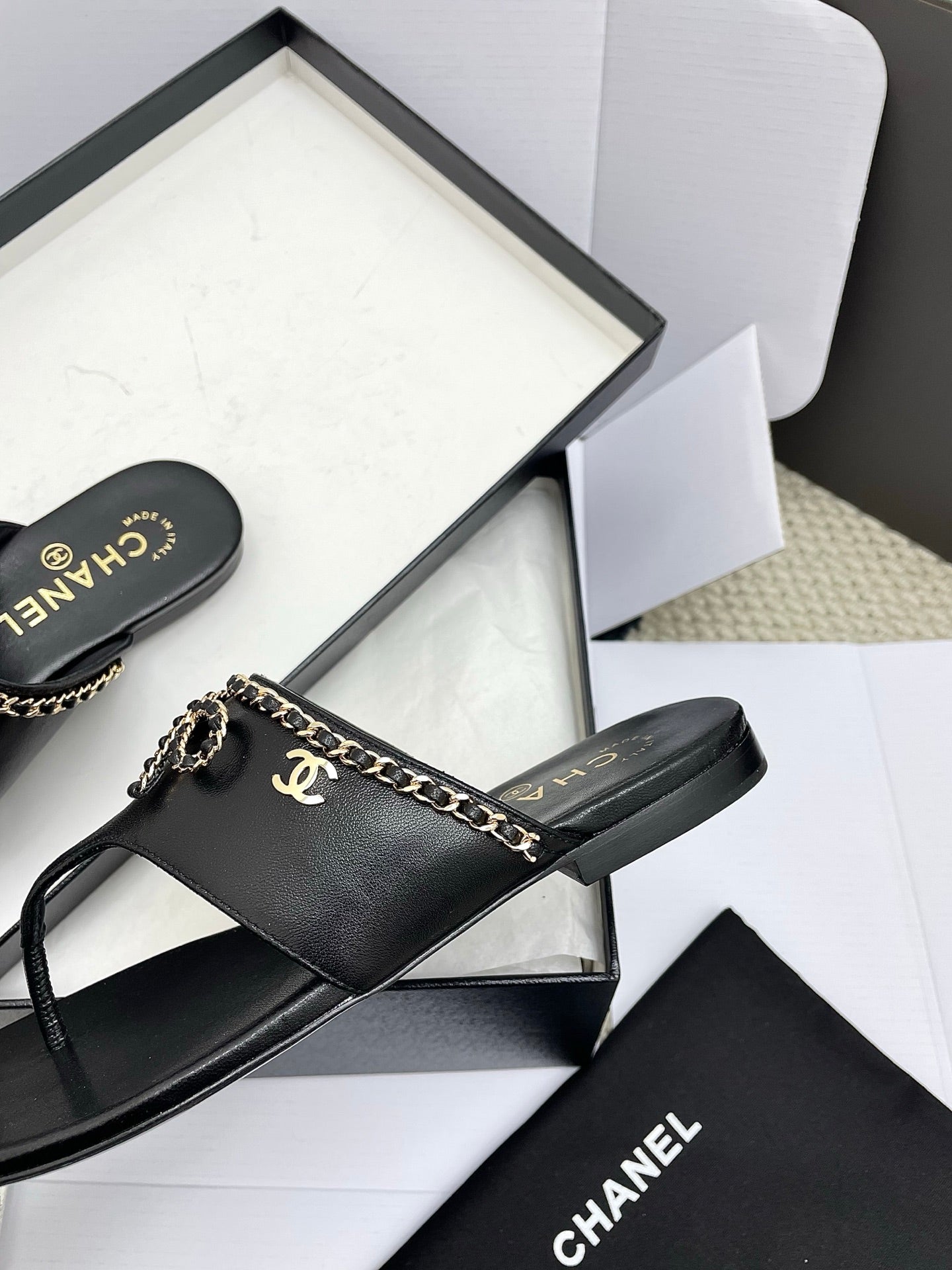 CC 26s Thong Sandals Black Sheepskin 645322