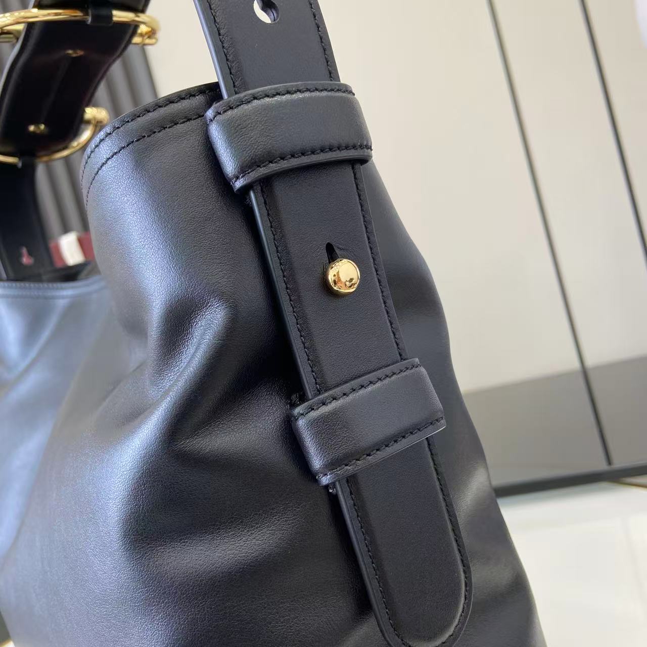 GG 25 Beatrix Handbag  Black Smooth Cowhide 290511