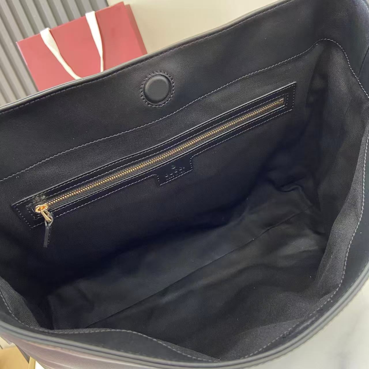 GG 25 Beatrix Handbag  Black Smooth Cowhide 290511