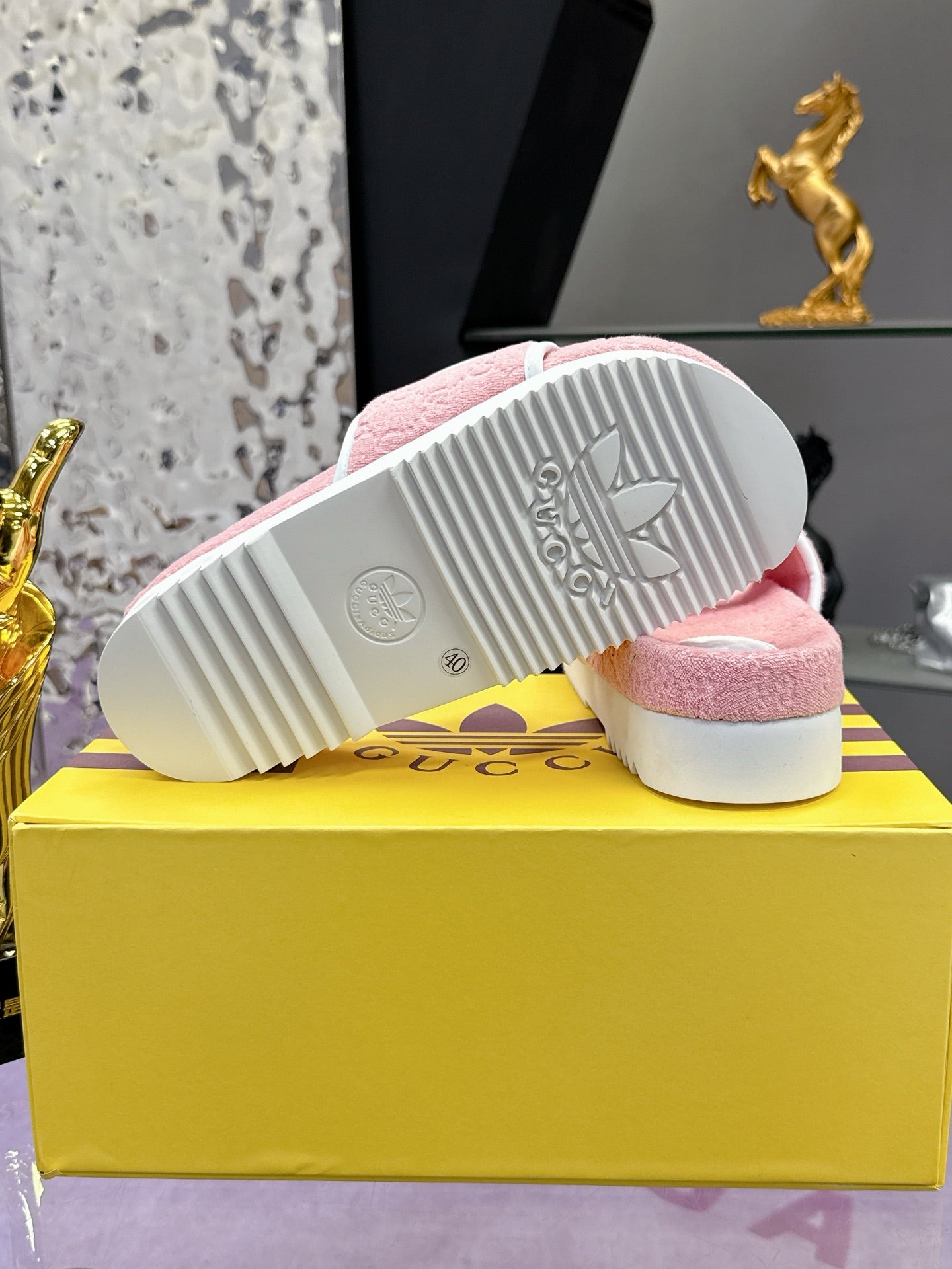 GG x Adidas Slipper Pink White Canvas 672155
