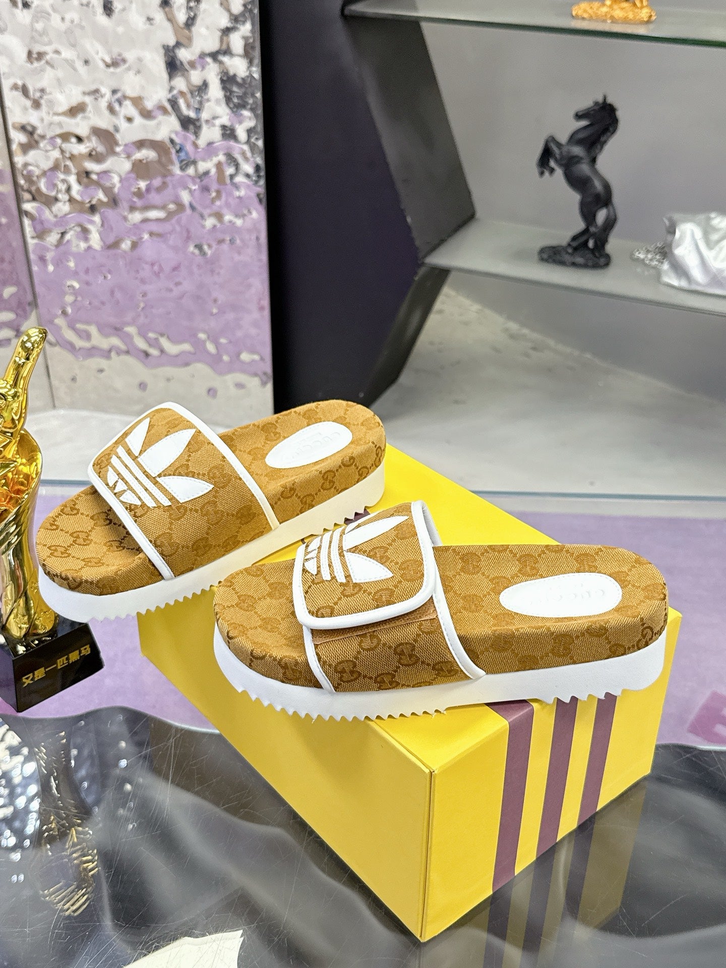 GG x Adidas Slipper Brown White Canvas 672158