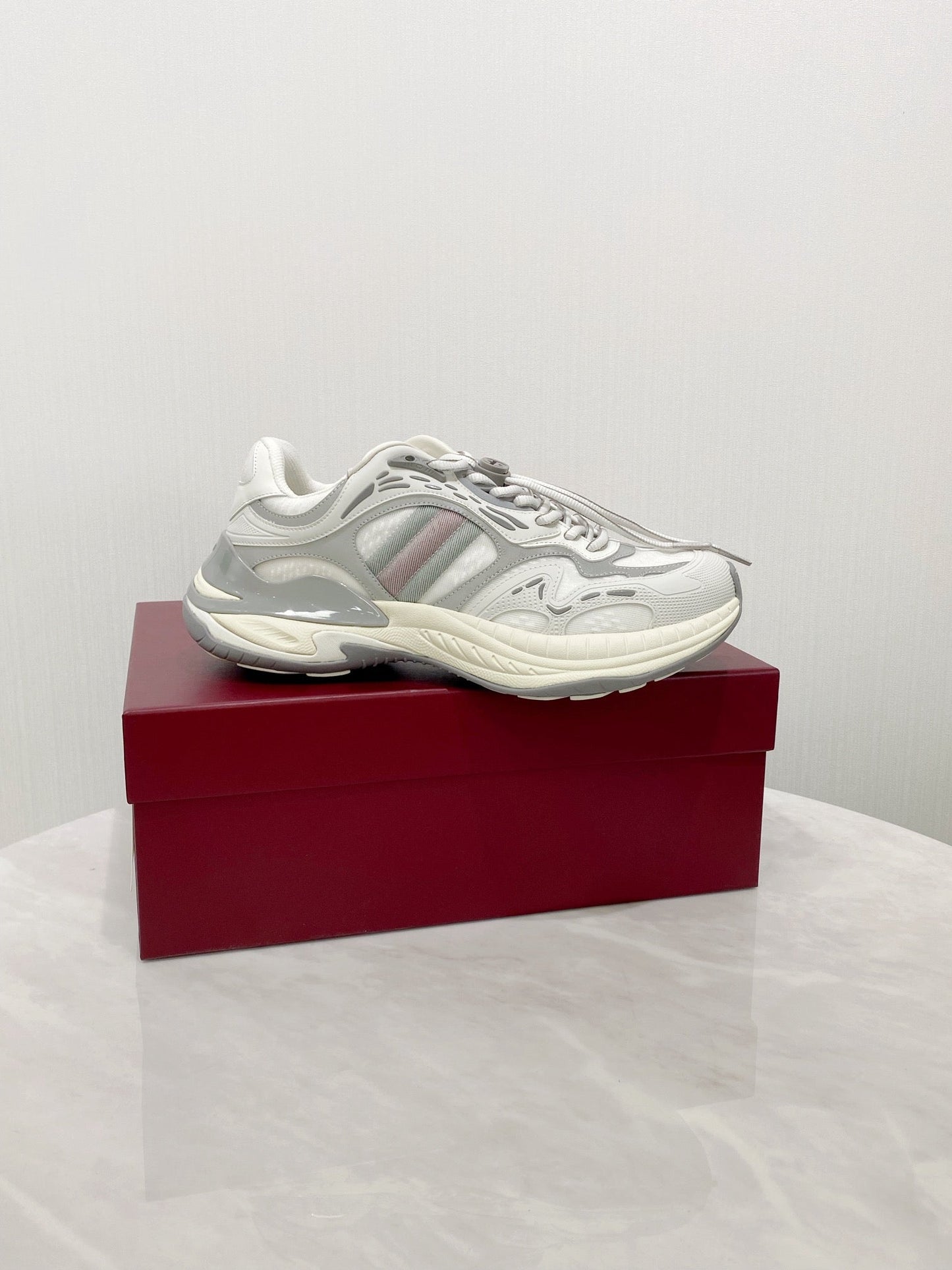 GG 2.0 Low Top Sneakers Grey White Mesh Leather 675578