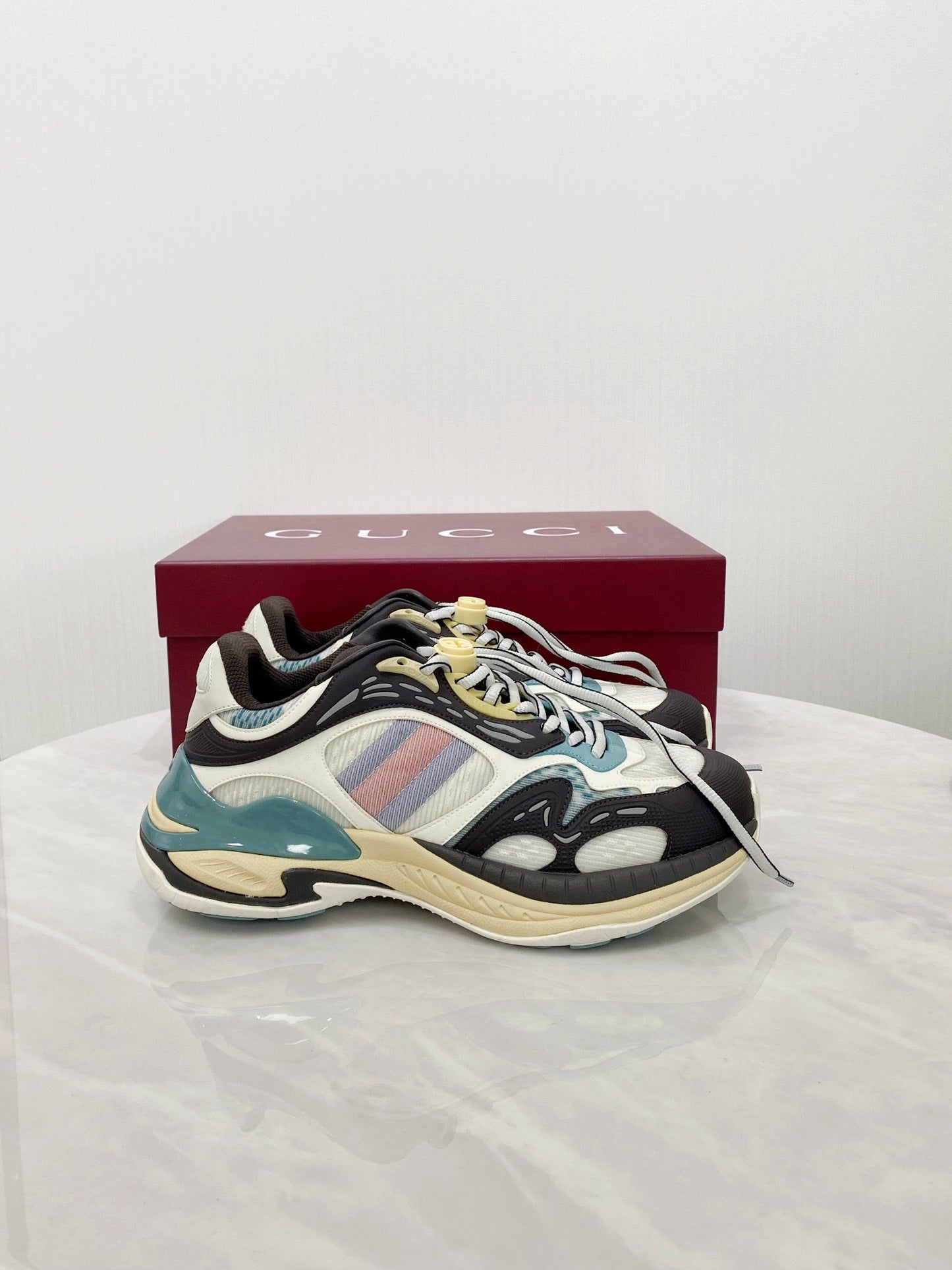 GG 2.0 Low Top Sneakers Black White Mesh Leather 675579