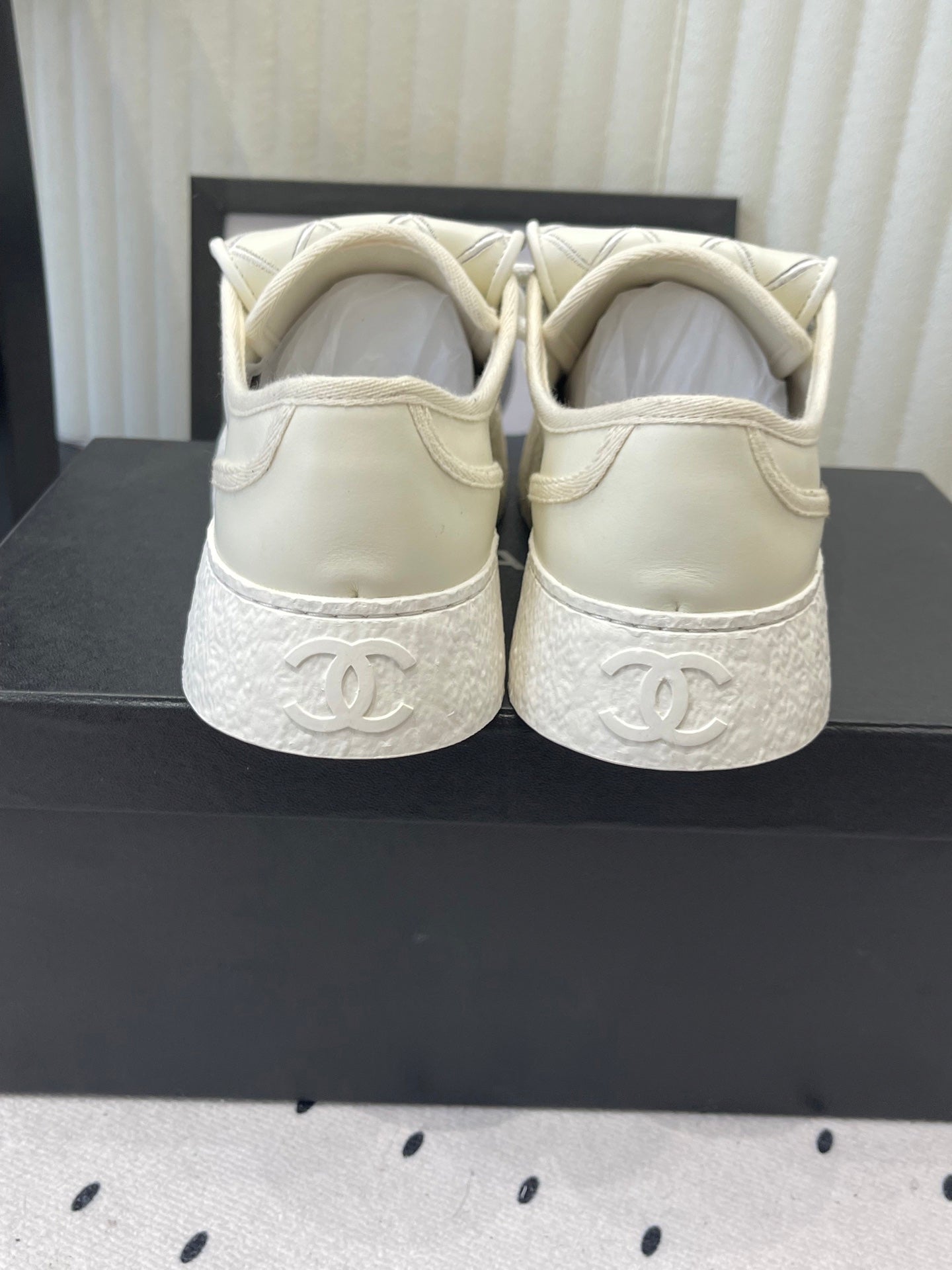 CC 2026s Sneakers Ivory Leather 720086