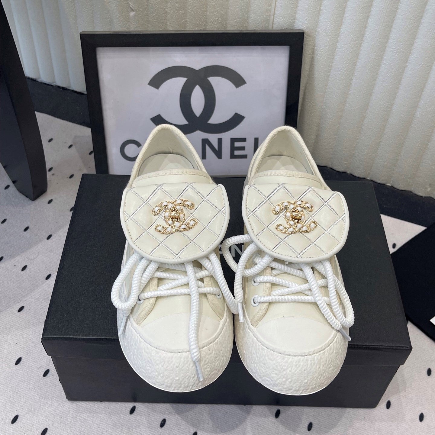 CC 2026s Sneakers Ivory Leather 720086
