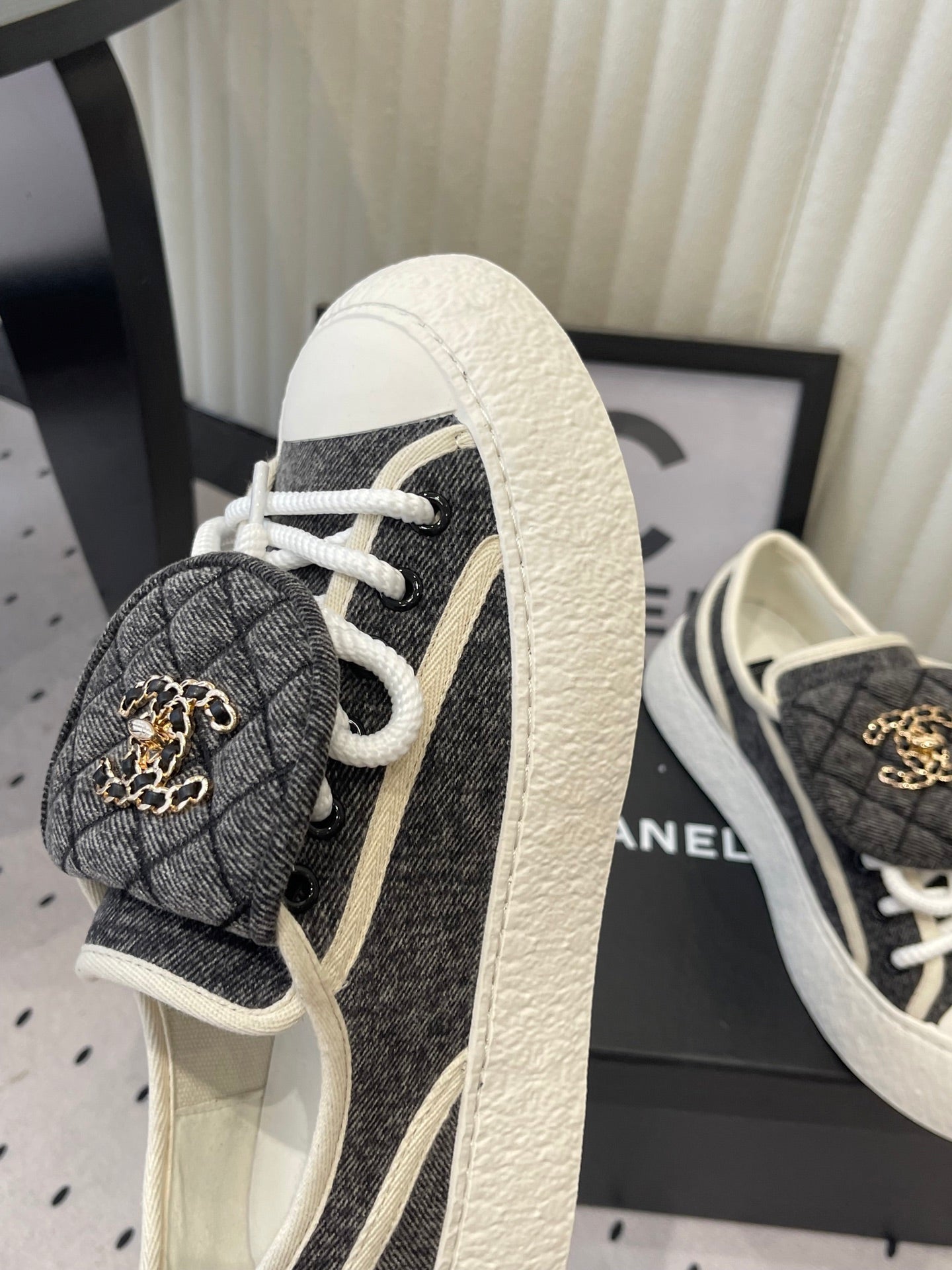 CC 2026s Sneakers Dark Grey White Denim Leather 720089