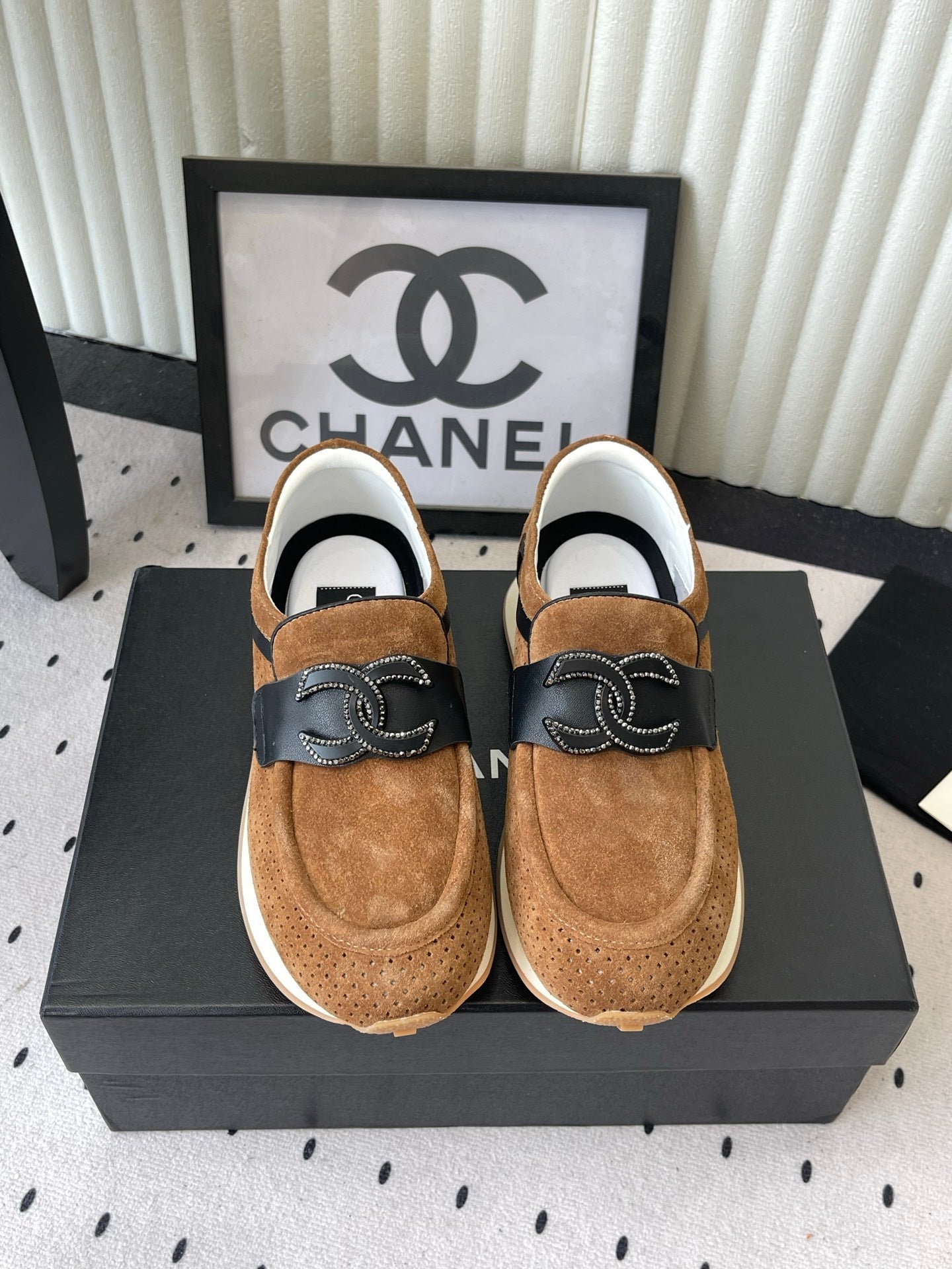 CC 26s Casual Sneakers Tan Brown Suede 892521