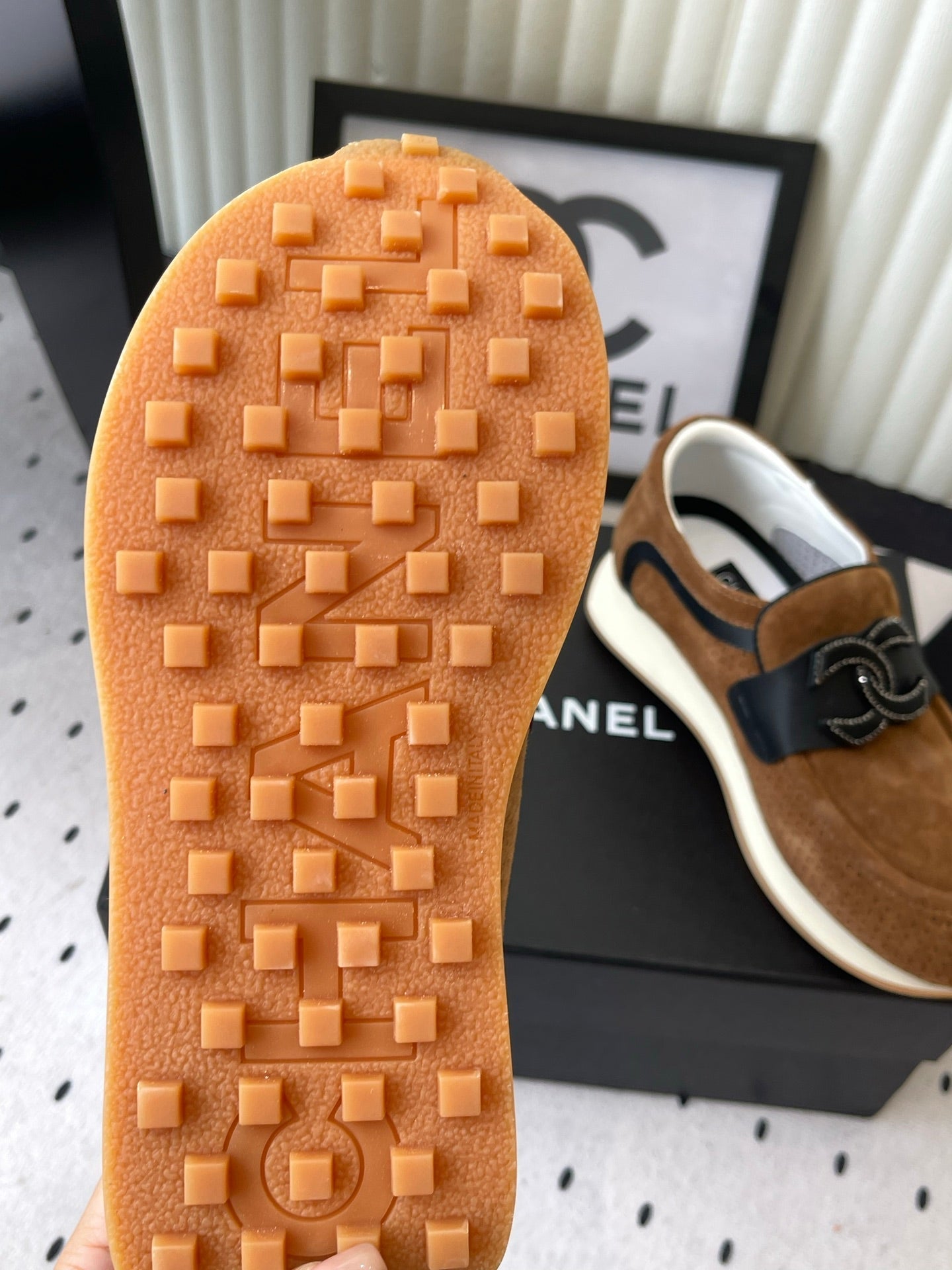 CC 26s Casual Sneakers Tan Brown Suede 892521