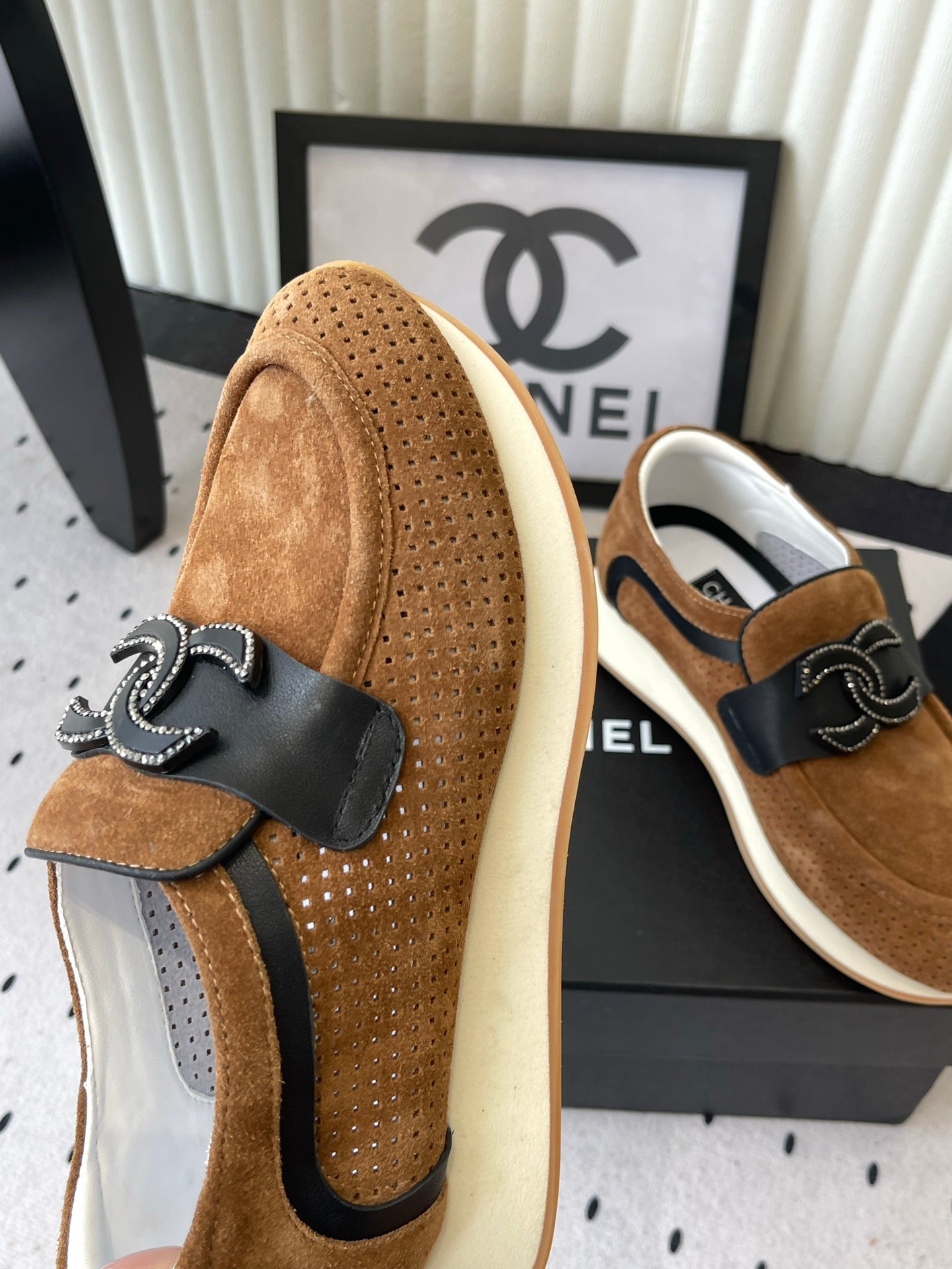 CC 26s Casual Sneakers Tan Brown Suede 892521