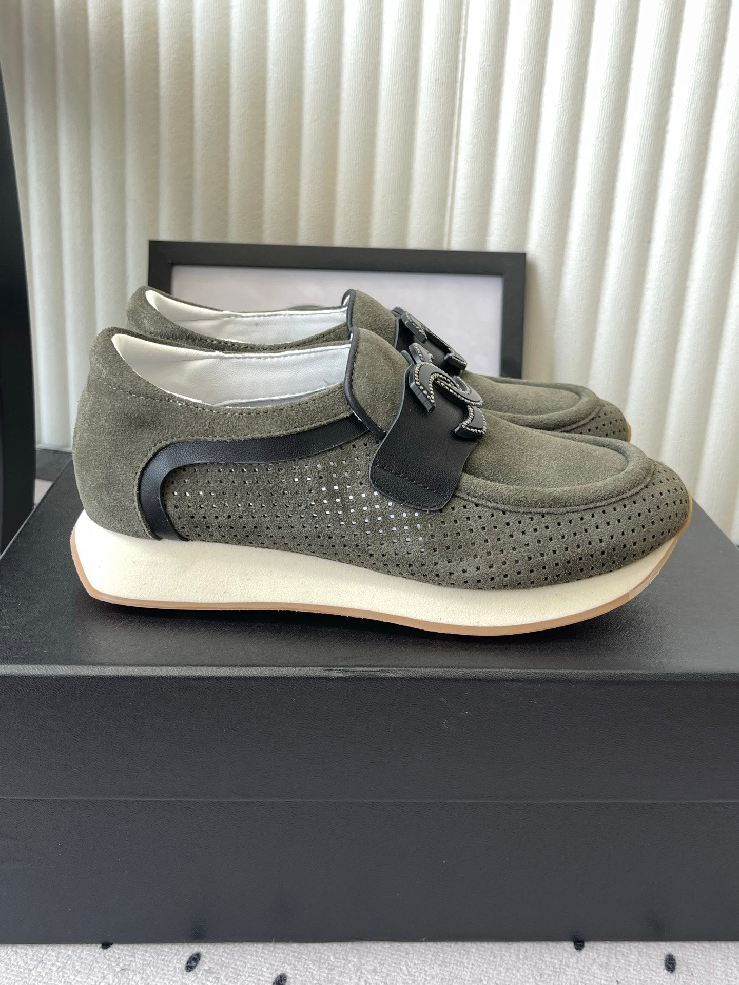 CC 26s Casual Sneakers Olive Green Suede 892523
