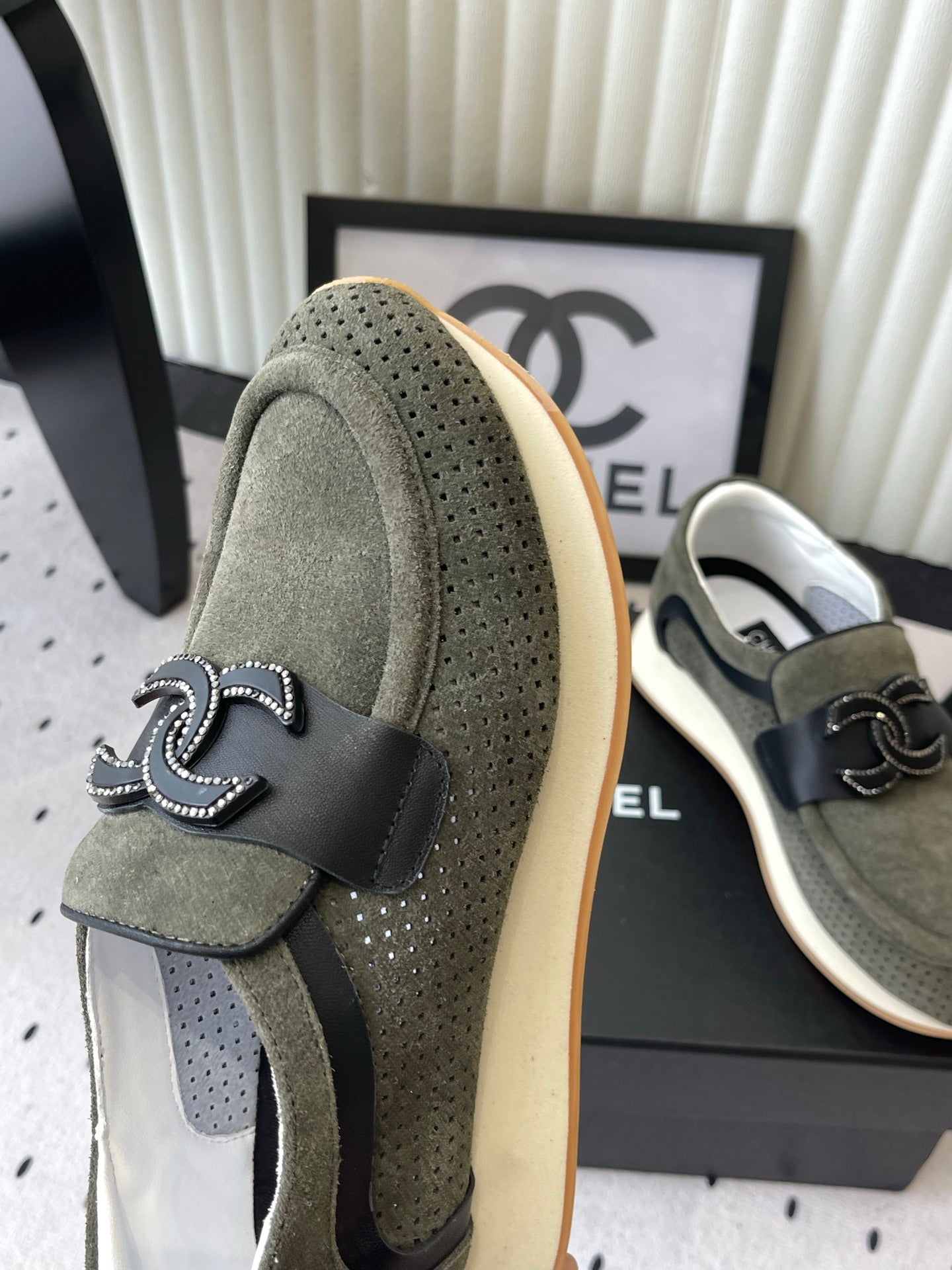 CC 26s Casual Sneakers Olive Green Suede 892523