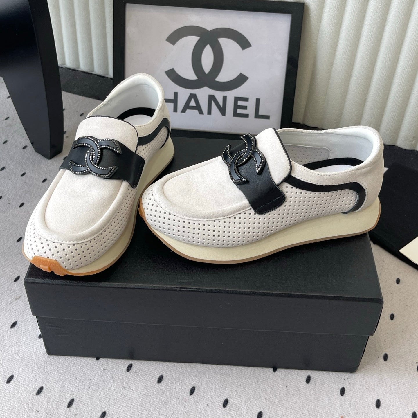 CC 26s Casual Sneakers White Suede 892524