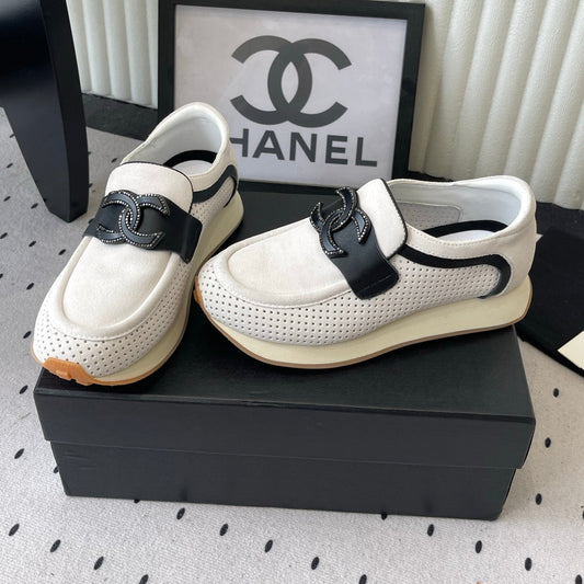 CC 26s Casual Sneakers White Suede 892524