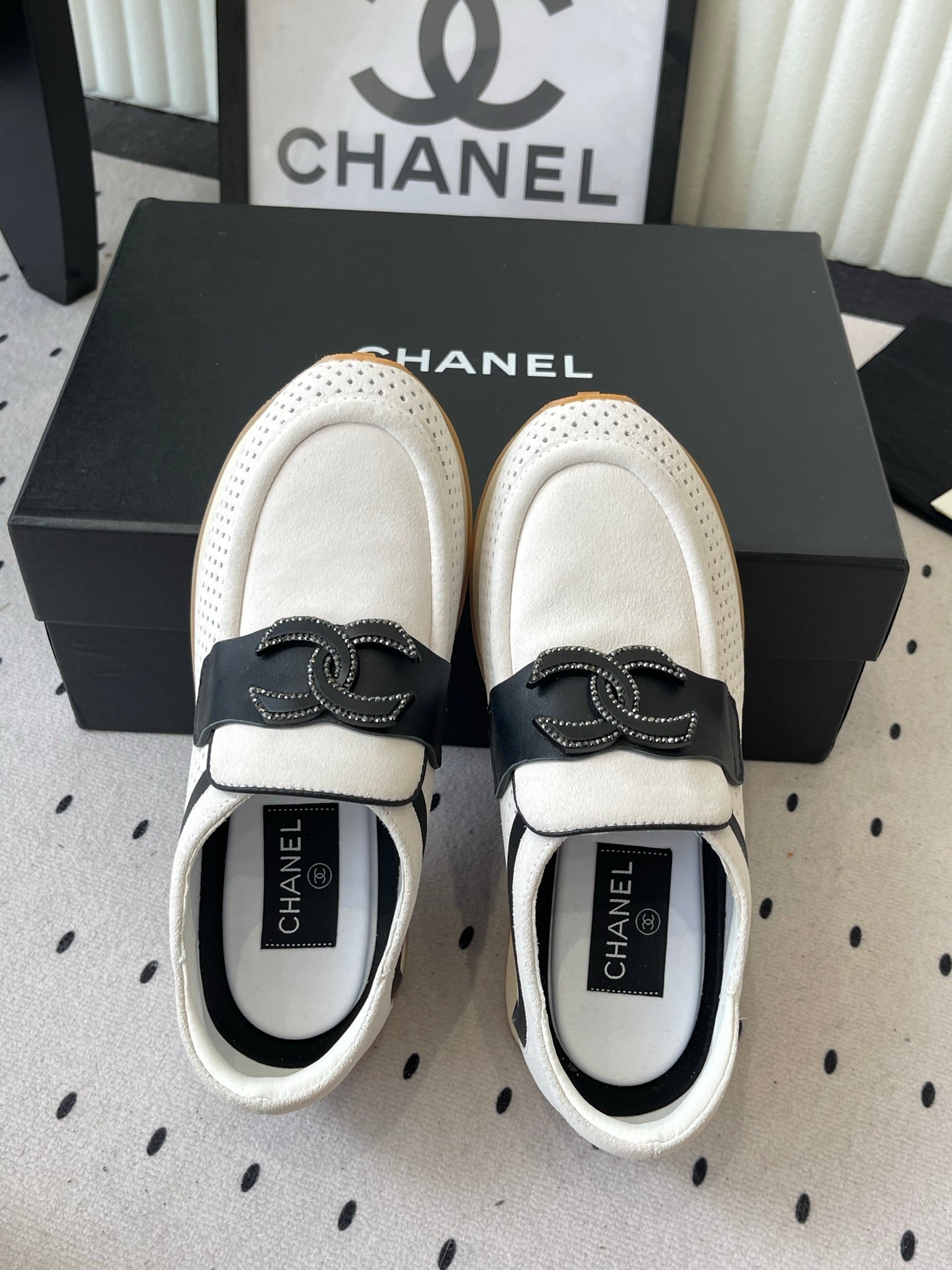 CC 26s Casual Sneakers White Suede 892524