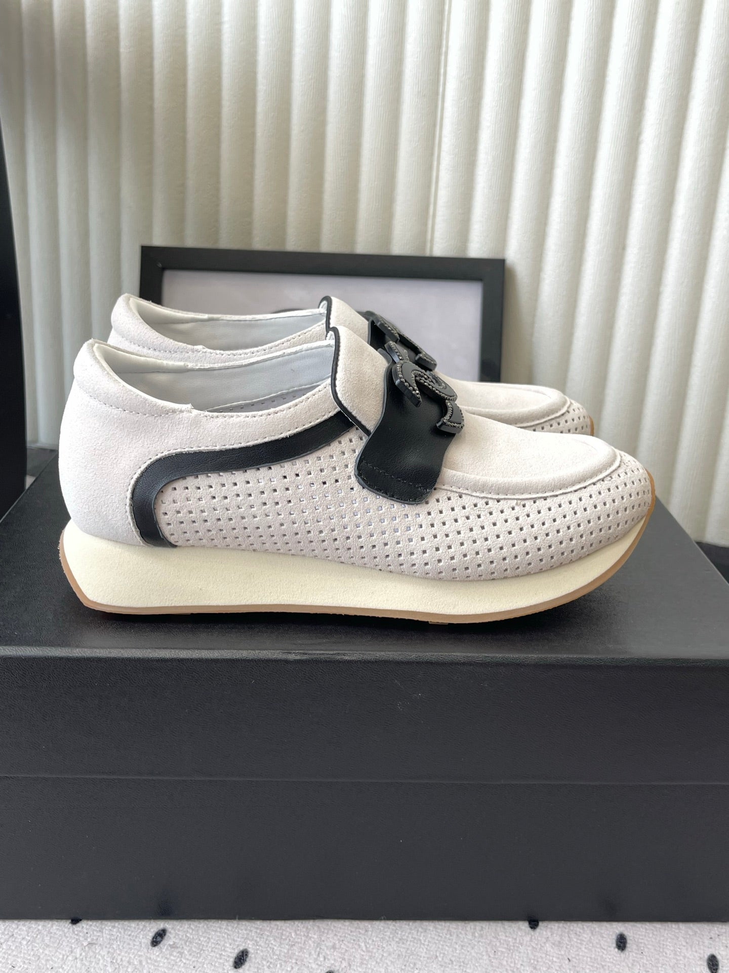 CC 26s Casual Sneakers White Suede 892524