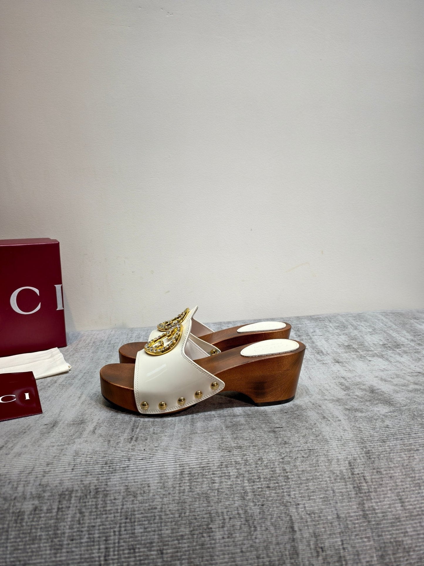 GG Clog White Patent Leather 864264