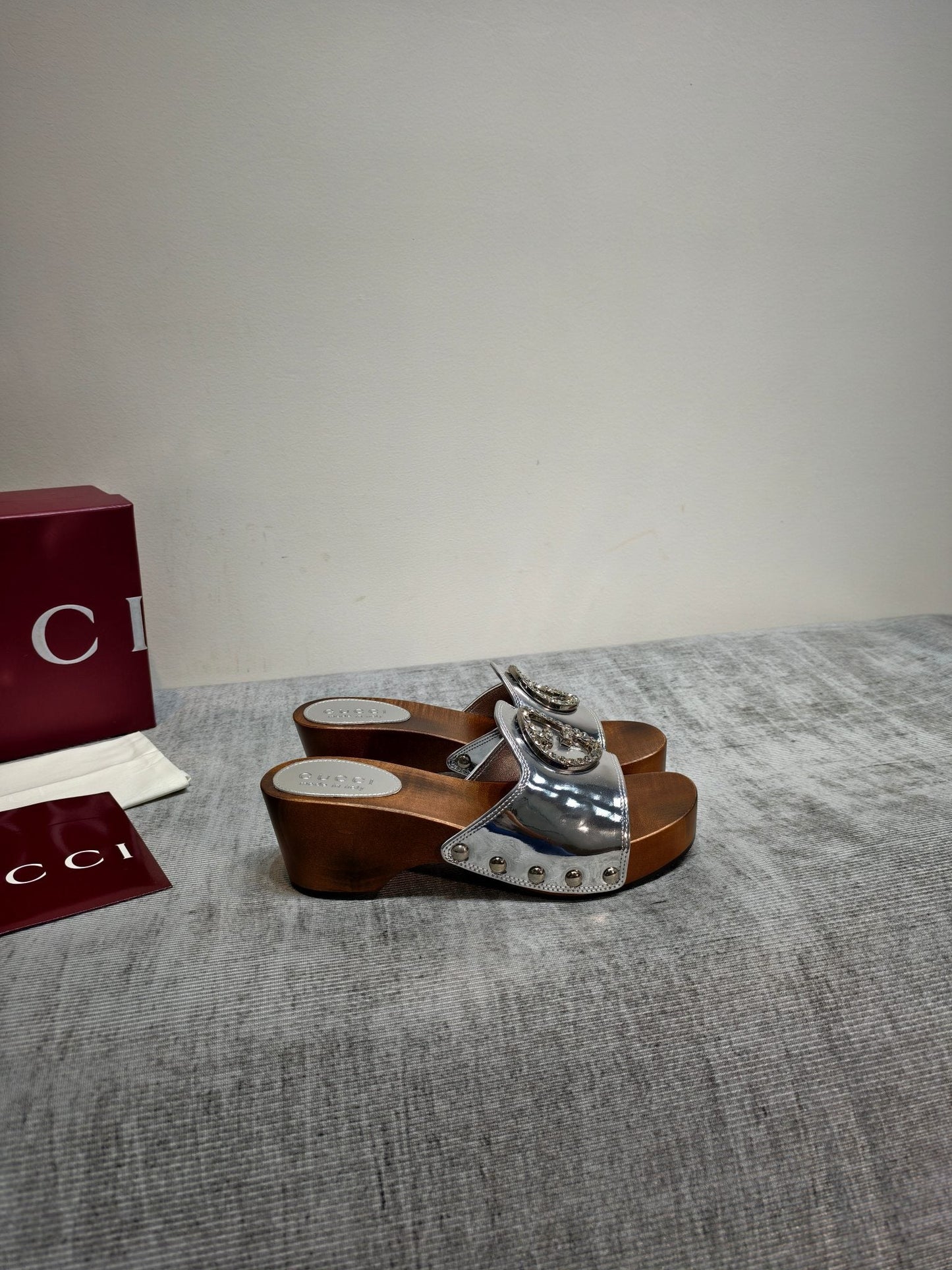 GG Clog Sliver Patent Leather 864265