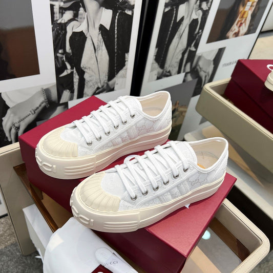 GG Chunky Sneaker White Cream Canvas 547438