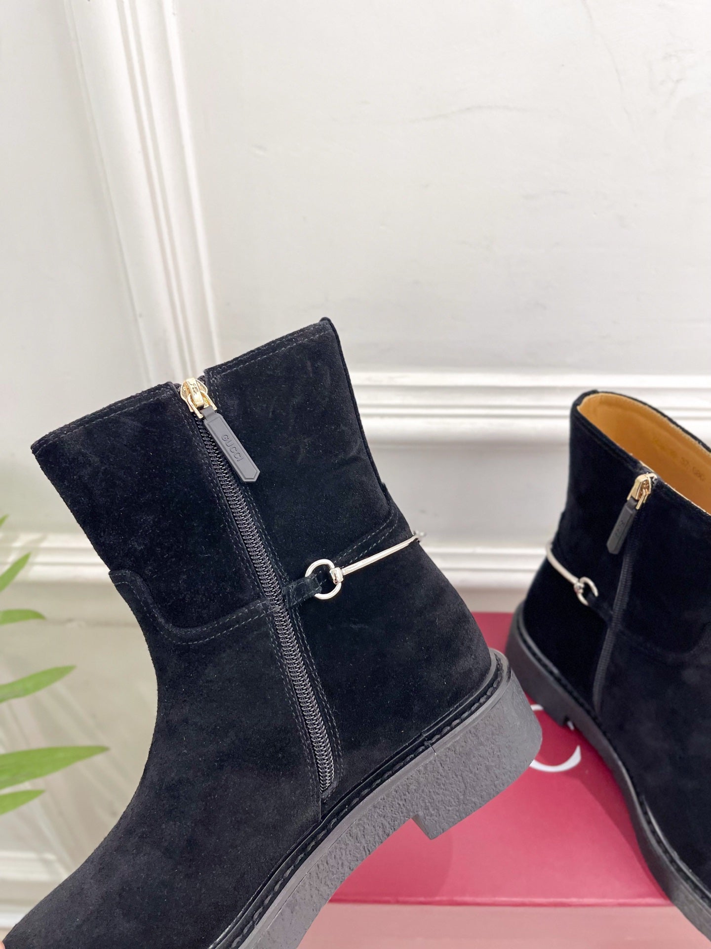 Gucci 25𝐬𝐬 horsebit ankle boots black suede 435374