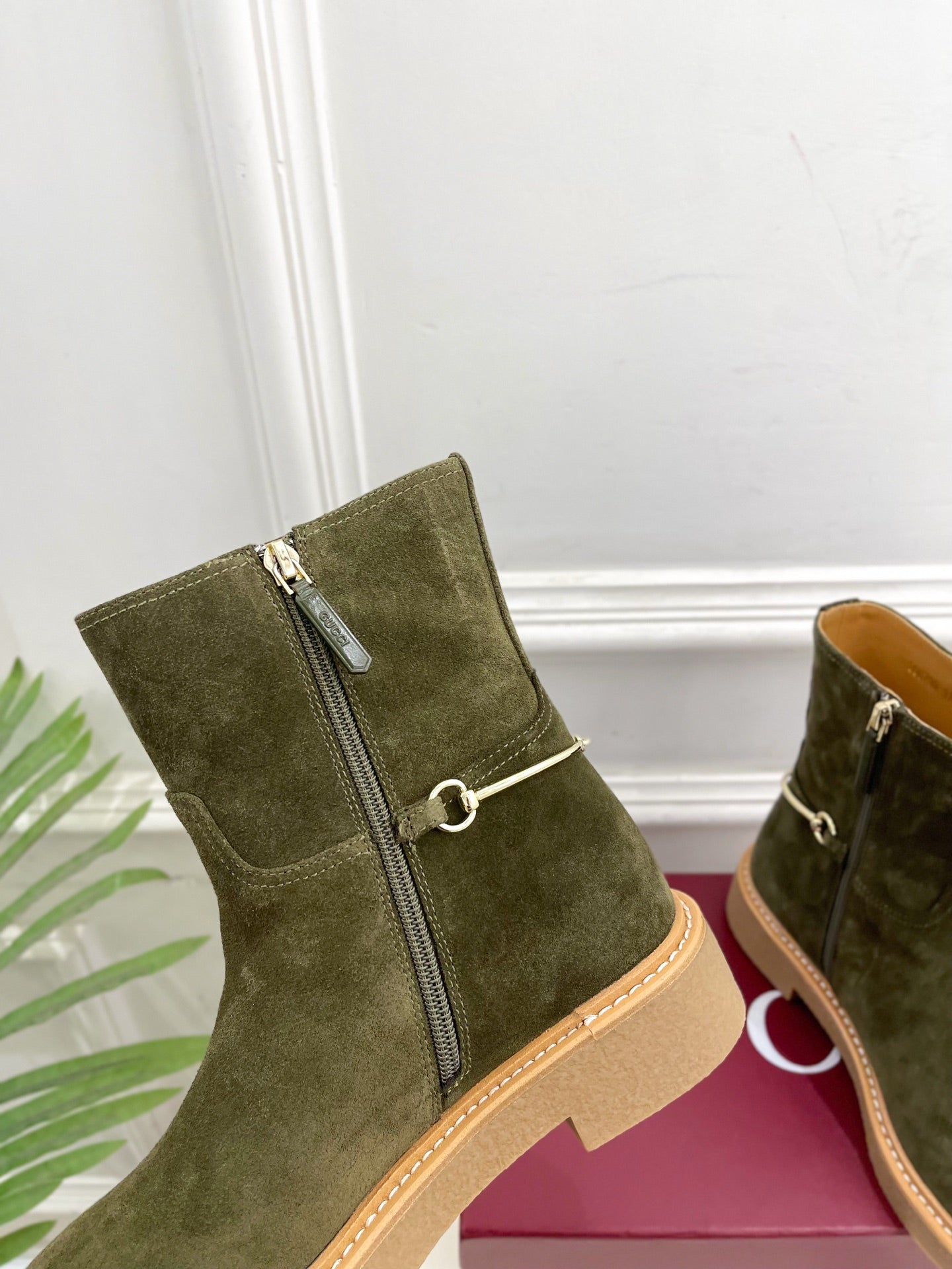 Gucci 25𝐬𝐬 horsebit ankle boots olive green suede 435378