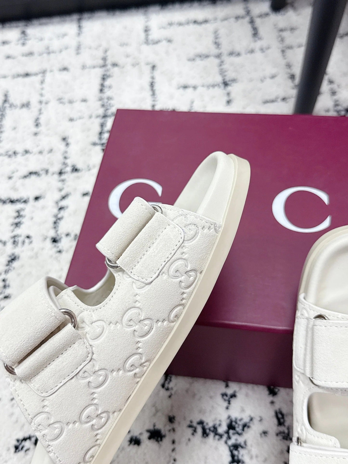 GG 26SS Sandals White Suede Sheepskin 641462