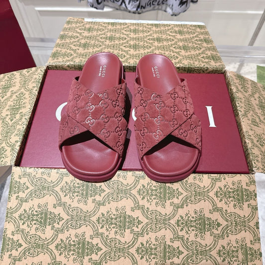 GG SLIDES IN RED SUEDE WITH EMBOSSED LOGO STYLE 9