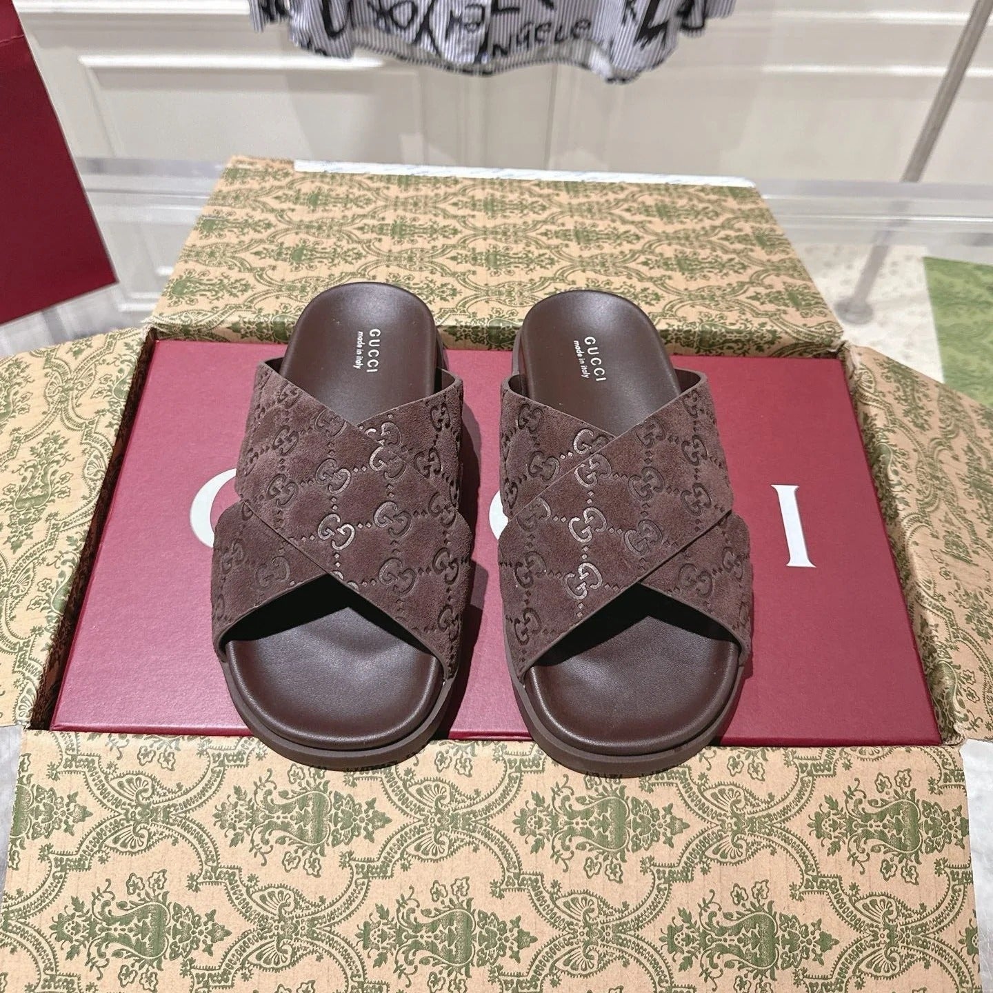 GG SLIDES IN DARK BROWN SUEDE WITH EMBOSSED LOGO STYLE 8