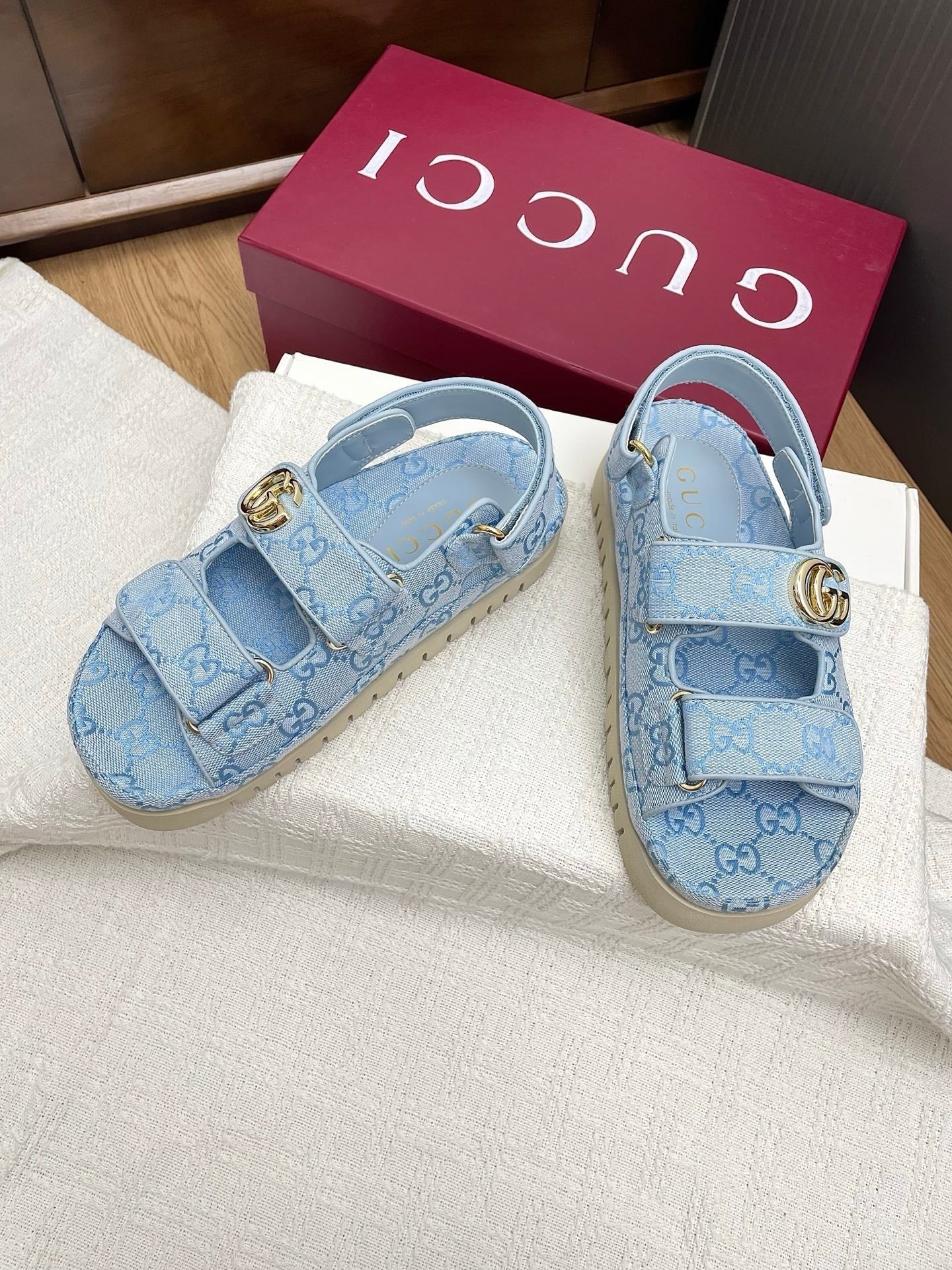 GG CLASSIC SANDALS 25S IN SKY BLUE FABRIC WITH GOLD HARDWARE
