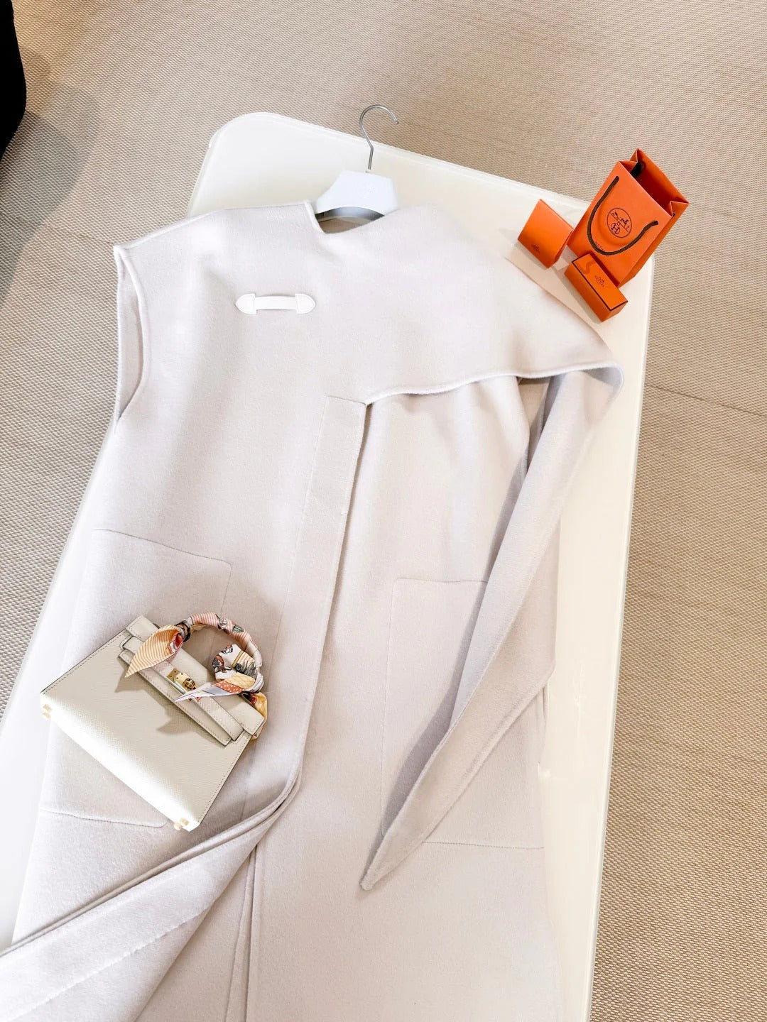 HERMES 25S REVERSIBLE SLEEVELESS COAT 258