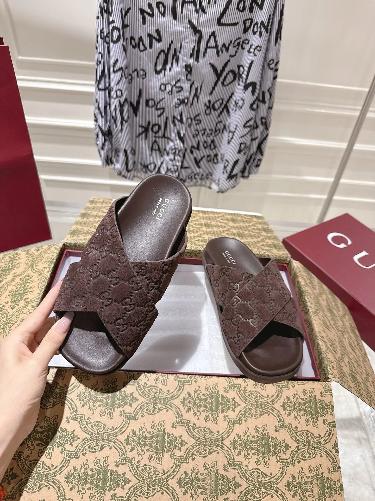 GG SLIDES IN DARK BROWN SUEDE WITH EMBOSSED LOGO STYLE 8