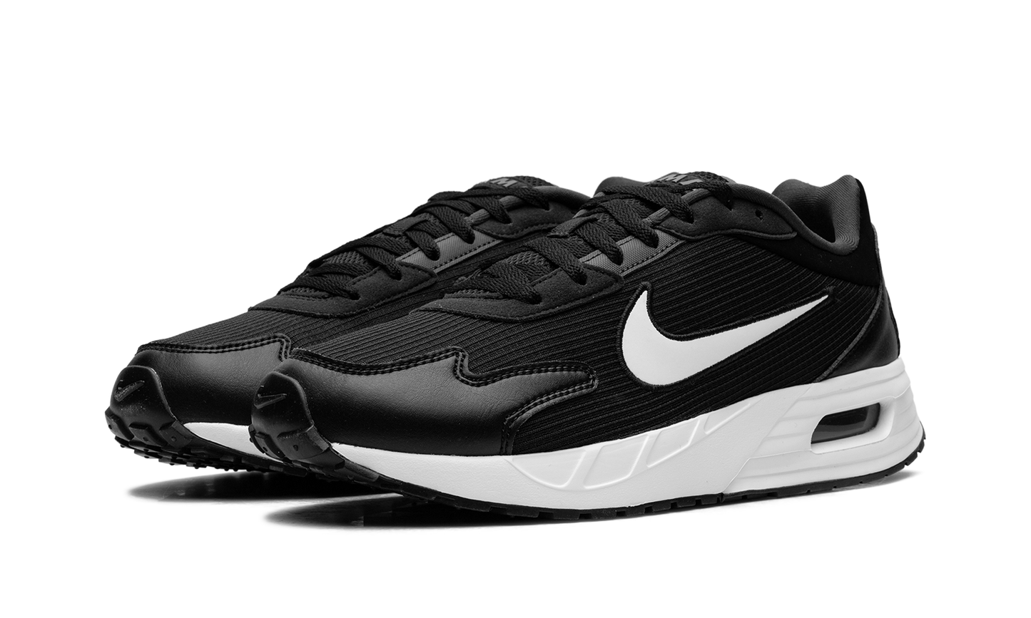 Air Max Solo "Black / White" HQ2572 001