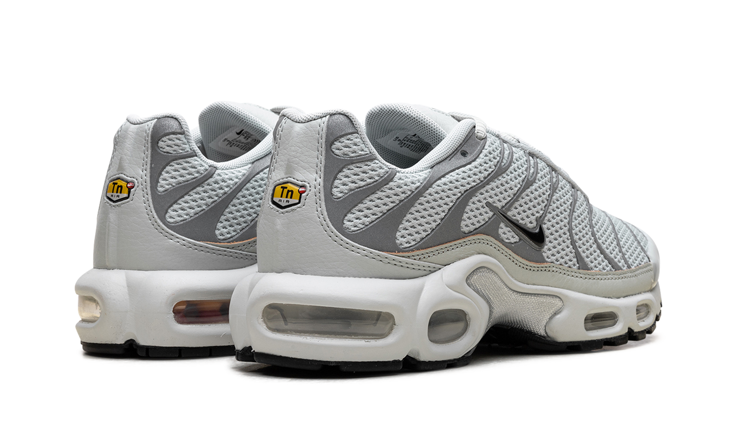 Air Max Plus WMNS "Light Silver" FV8480 002